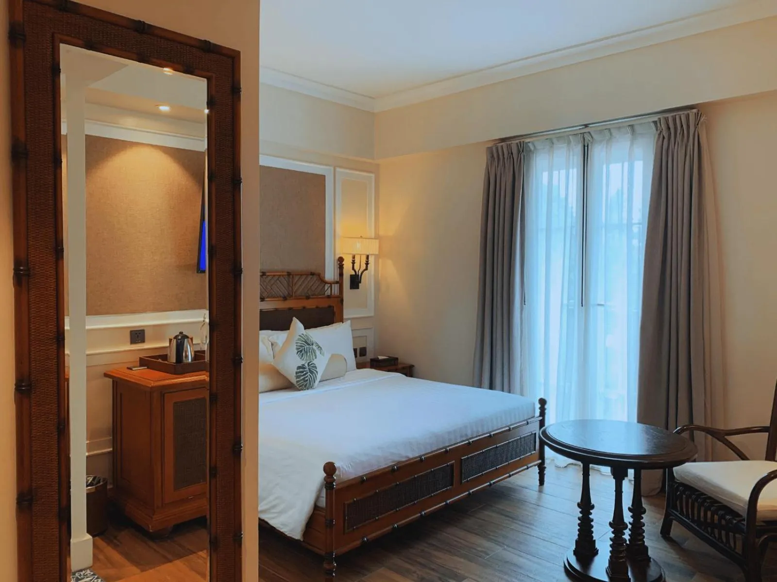 Bed in Feliz Hotel Boracay