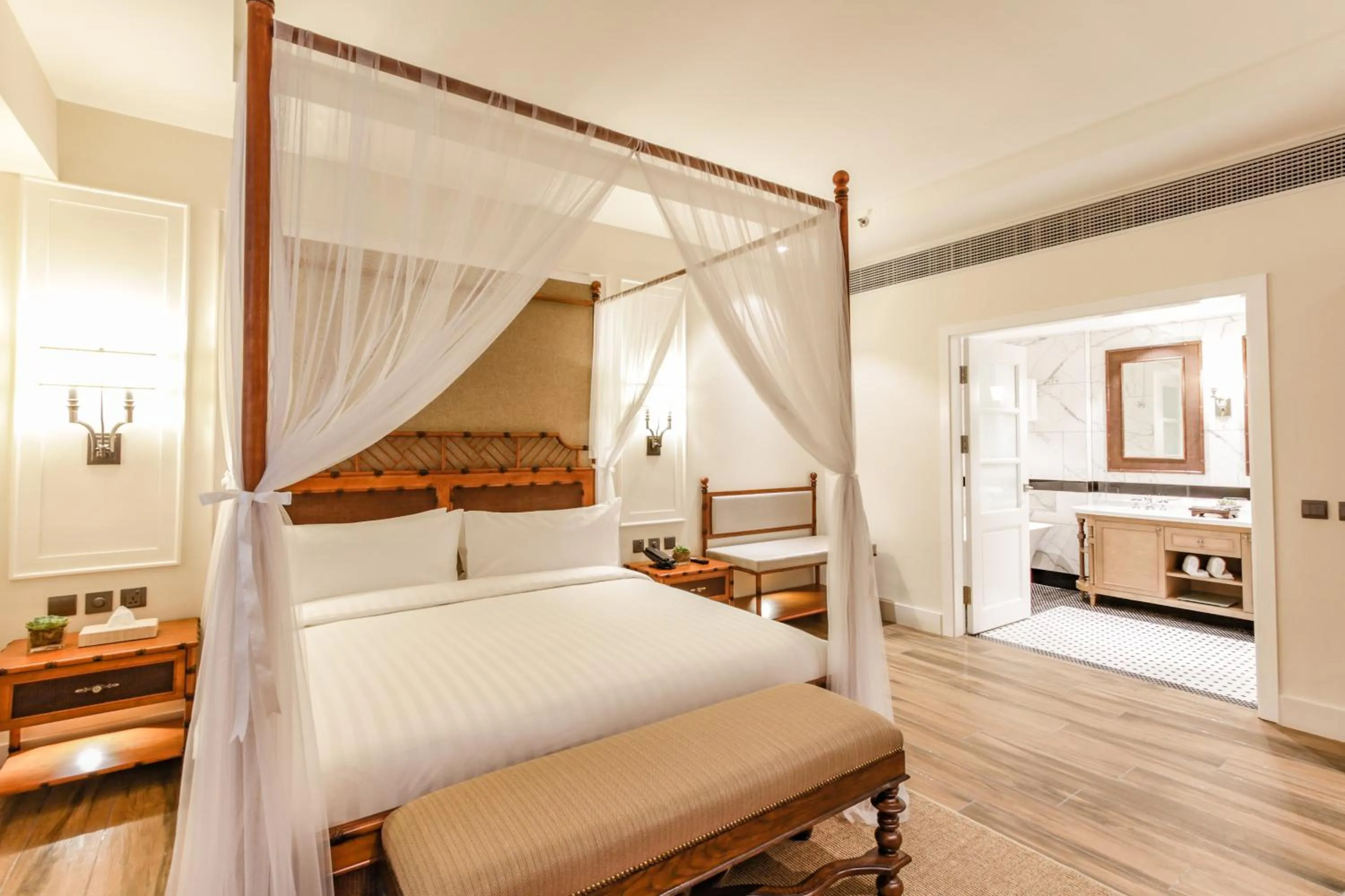 Bed in Feliz Hotel Boracay