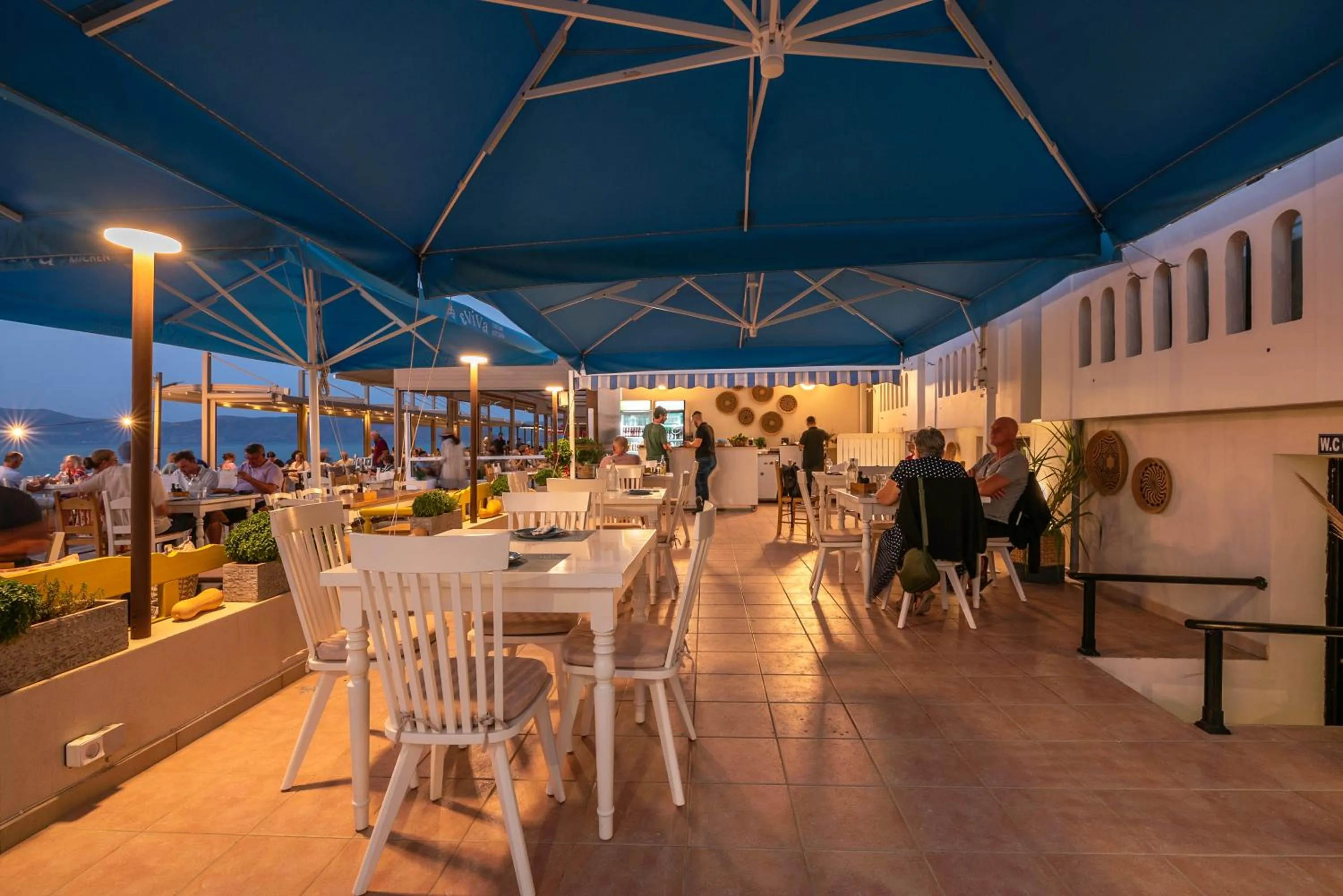 Restaurant/places to eat in Mandy Suites