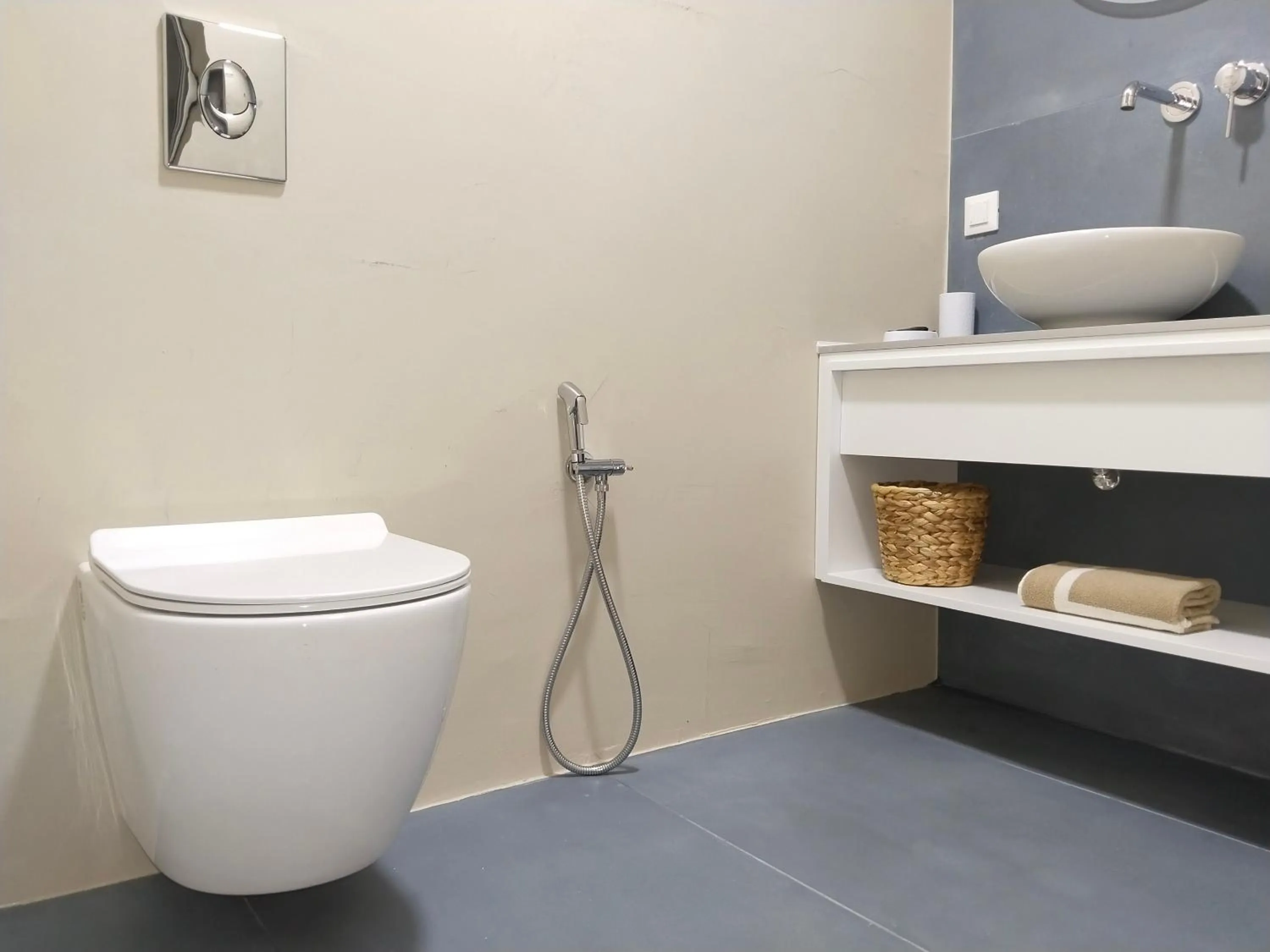 Toilet in Mandy Suites