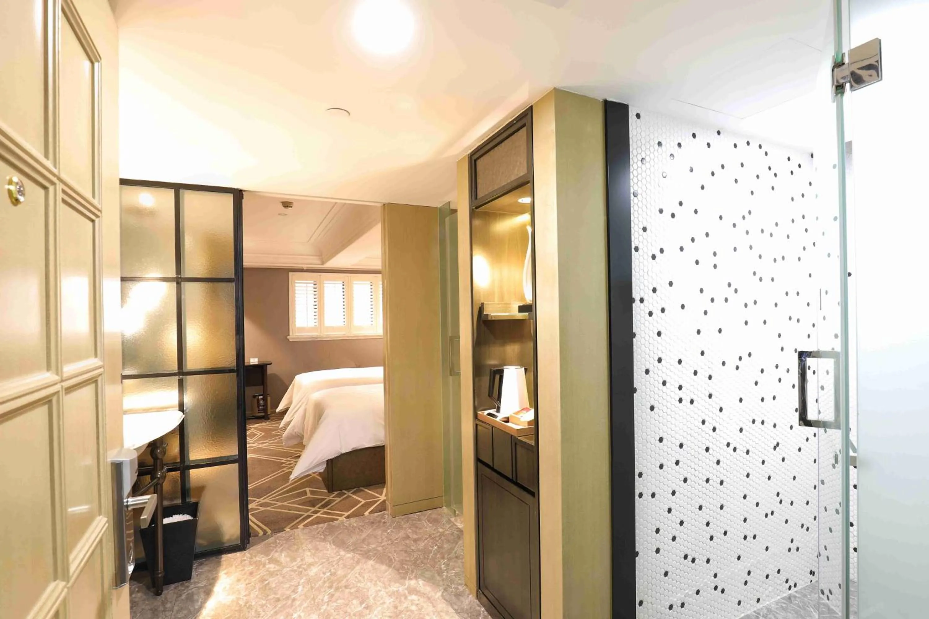 Bed in Jinjiang Metropolo Hotel Classic Nanjing Road (East) Shanghai