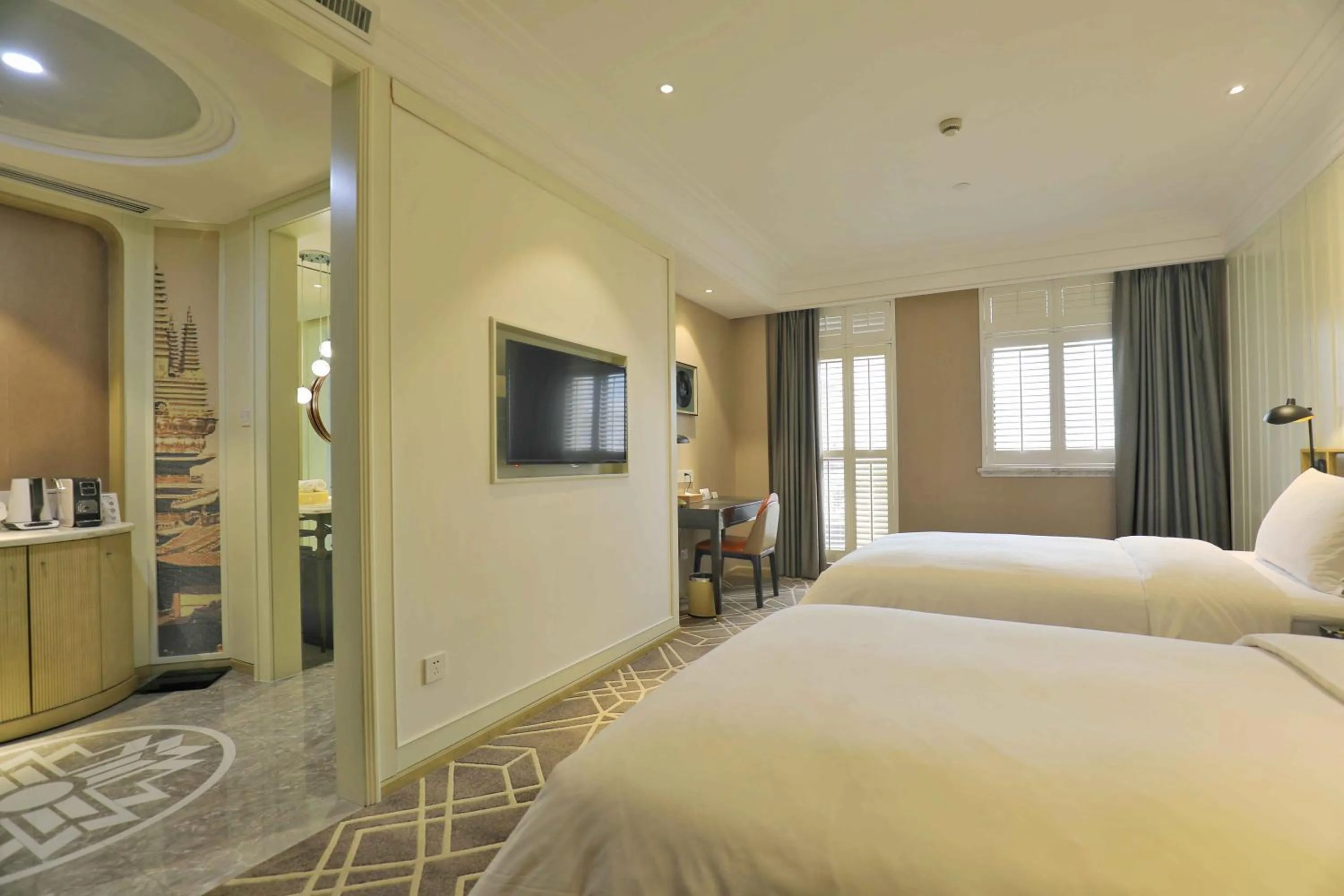 Bed in Jinjiang Metropolo Hotel Classic Nanjing Road (East) Shanghai