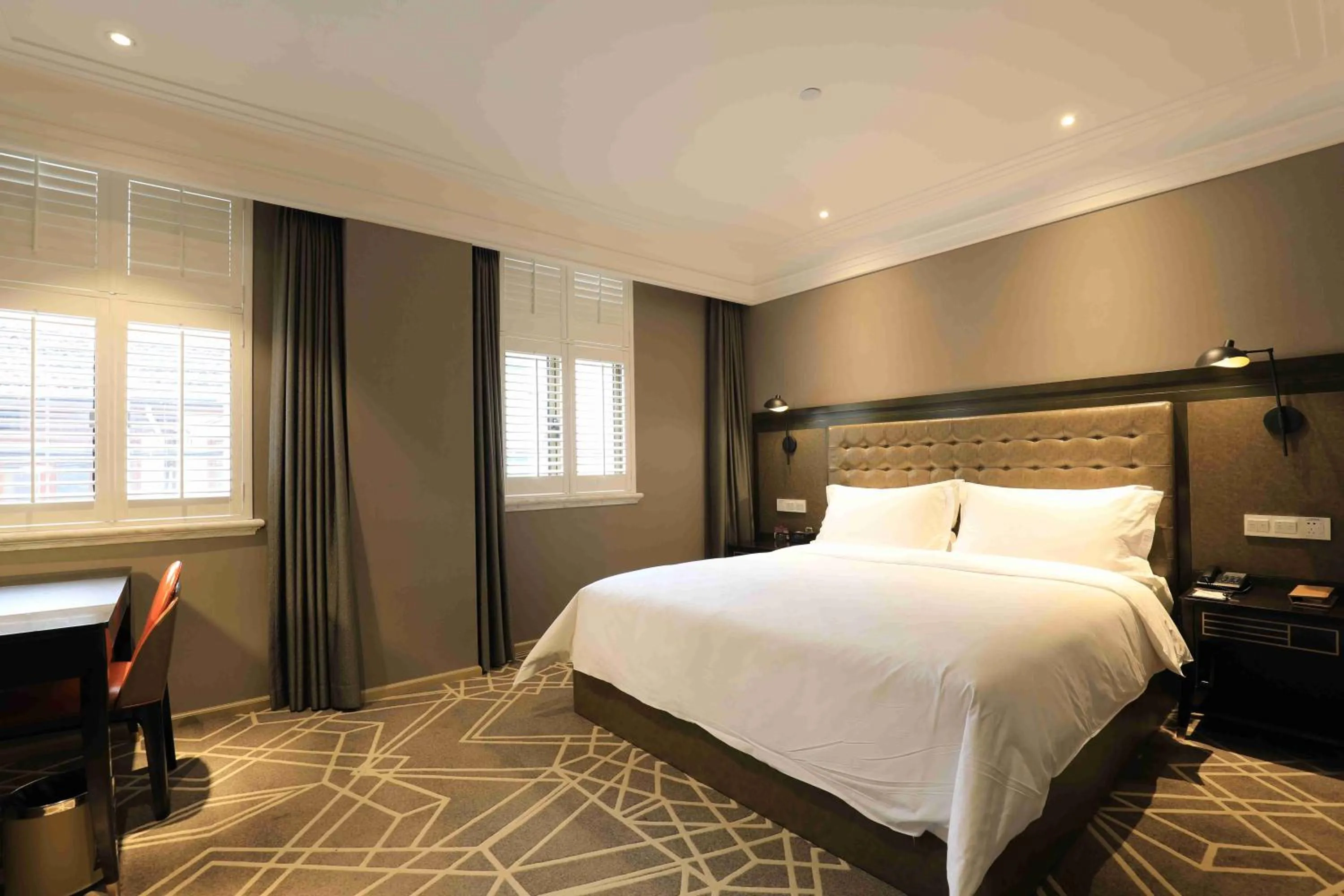 Bed in Jinjiang Metropolo Hotel Classic Nanjing Road (East) Shanghai