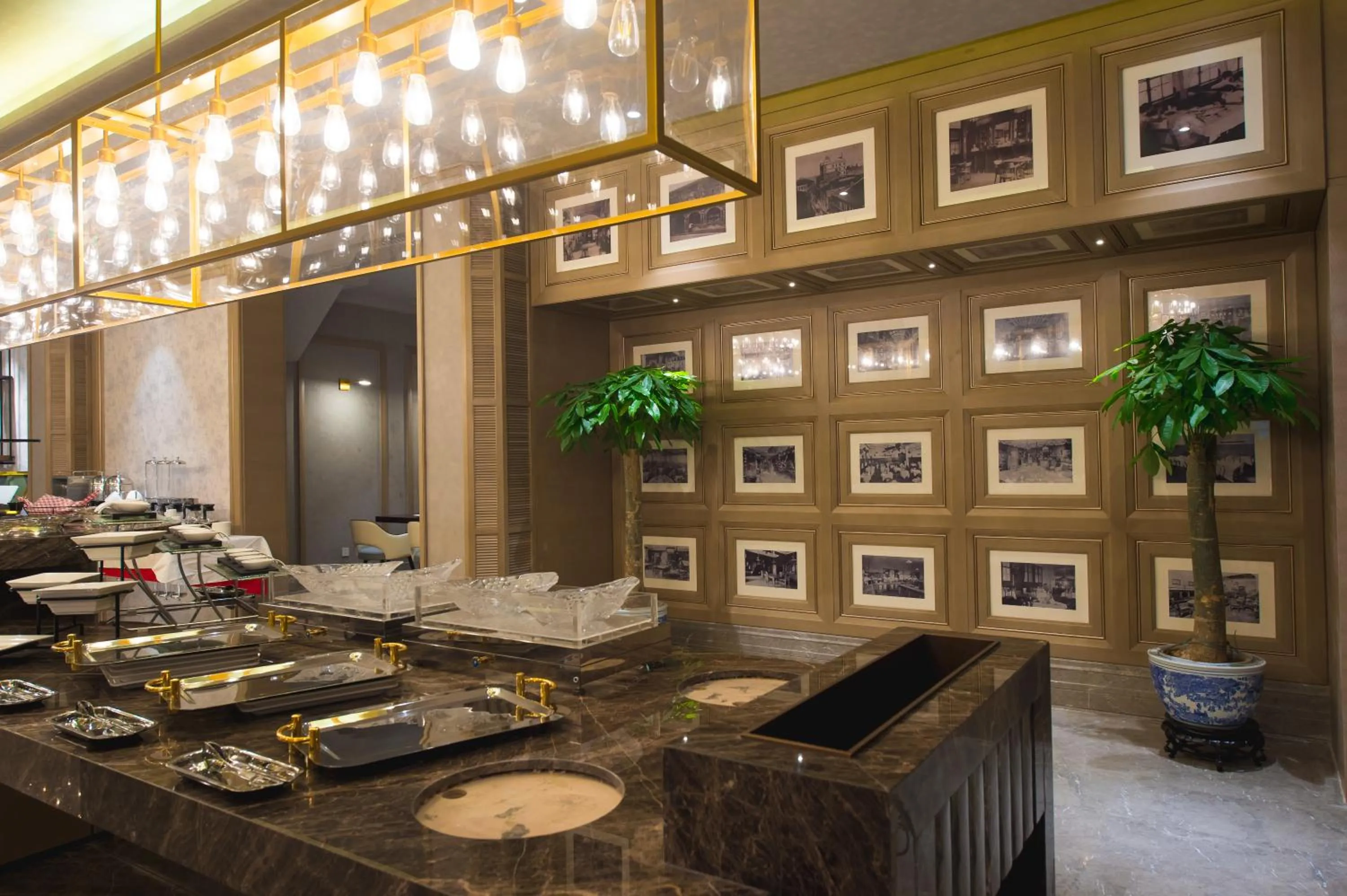 Restaurant/places to eat in Jinjiang Metropolo Hotel Classic Nanjing Road (East) Shanghai