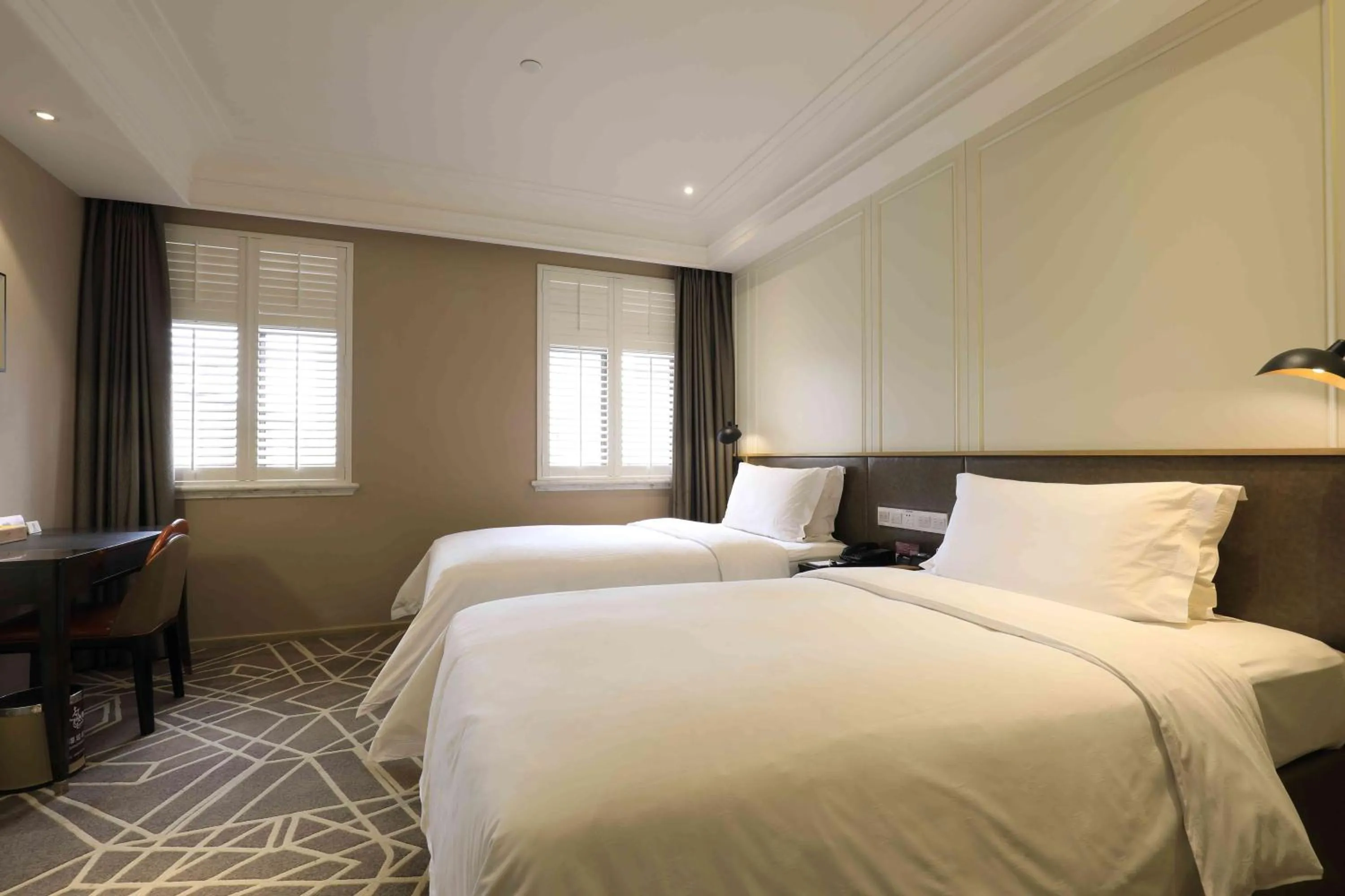 Bed in Jinjiang Metropolo Hotel Classic Nanjing Road (East) Shanghai