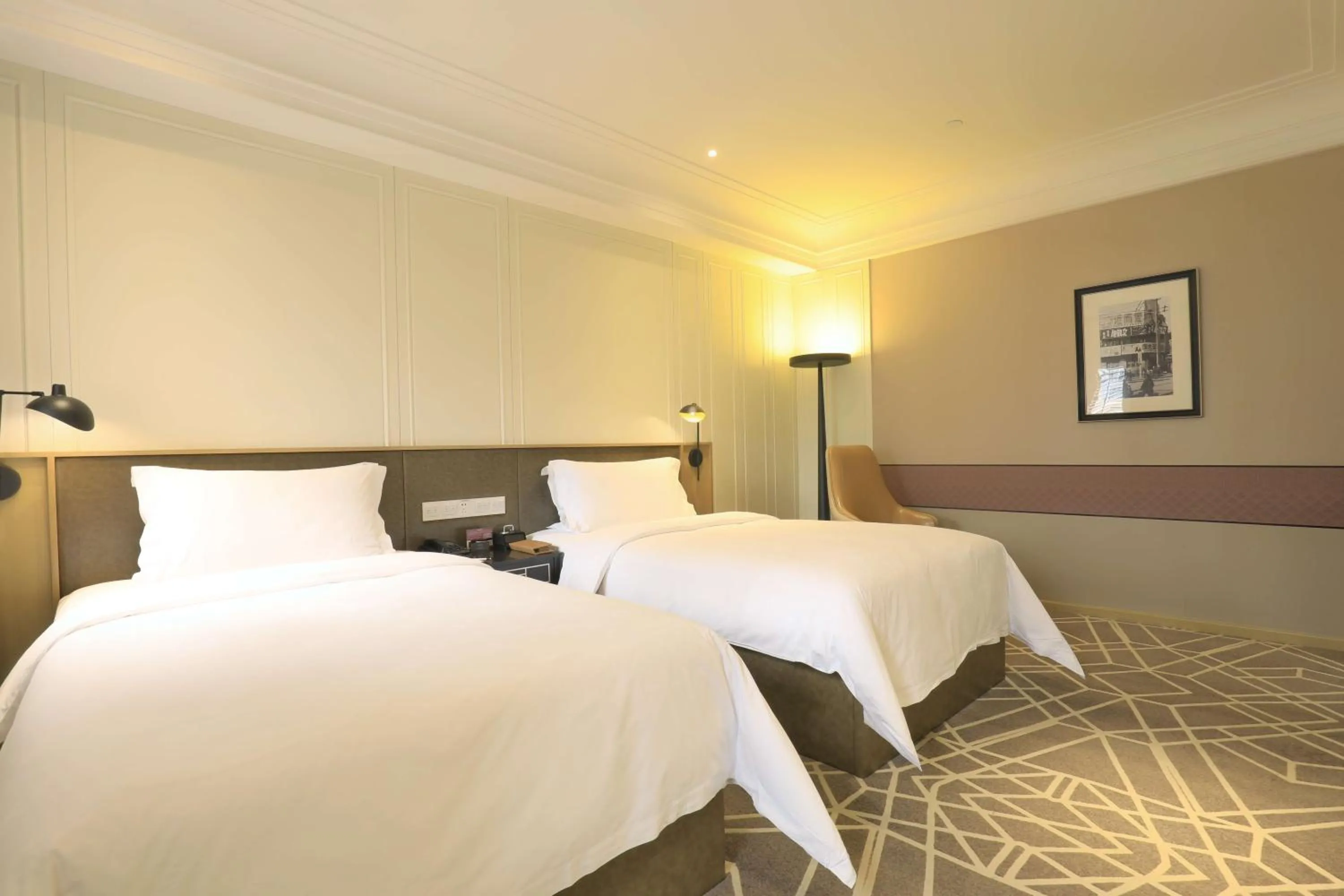 Bed in Jinjiang Metropolo Hotel Classic Nanjing Road (East) Shanghai