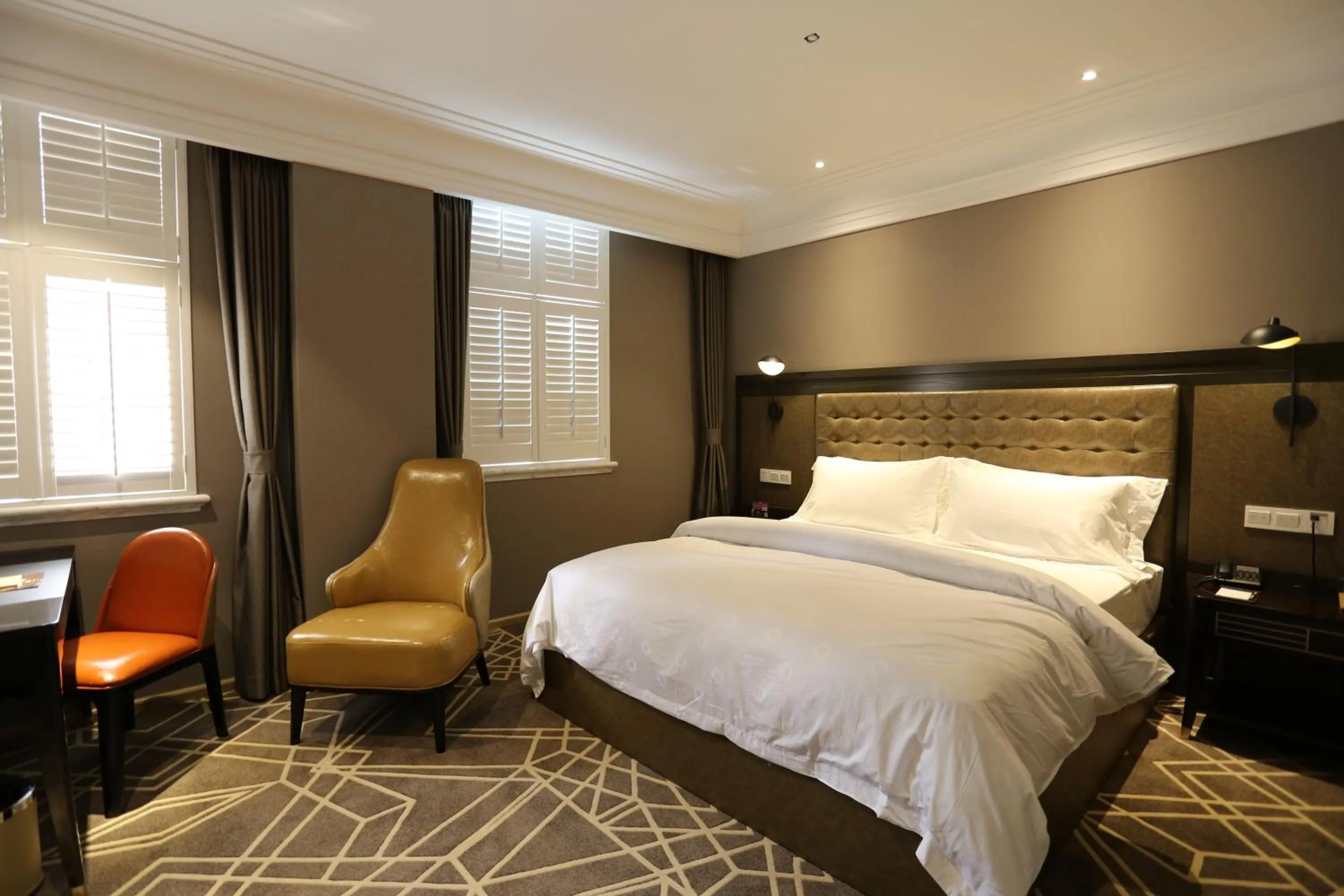 Bed in Jinjiang Metropolo Hotel Classic Nanjing Road (East) Shanghai