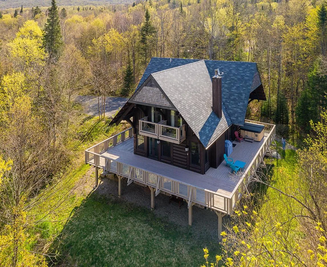 Property building in Tremblant Mountain Chalets