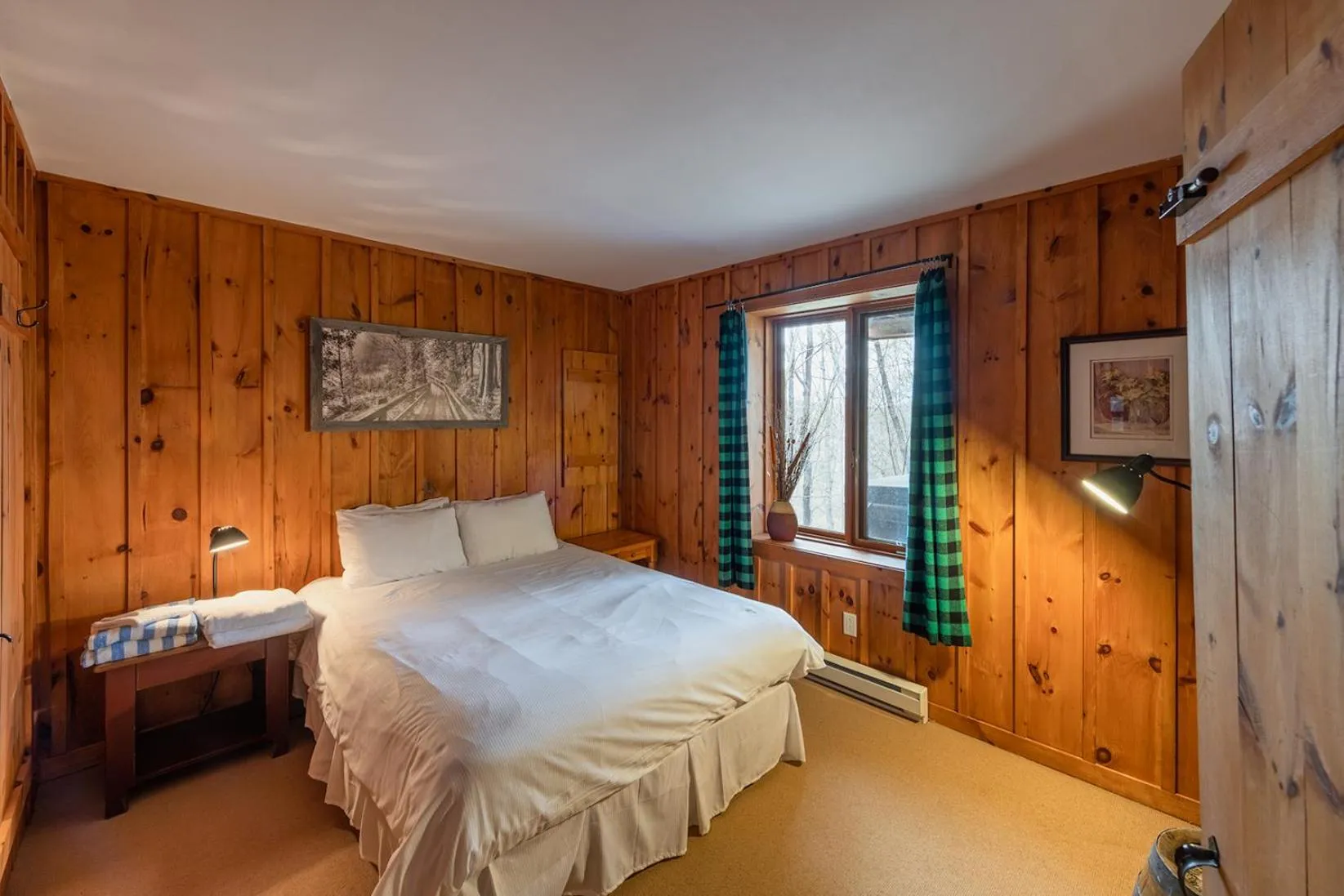 Bedroom, Bed in Tremblant Mountain Chalets