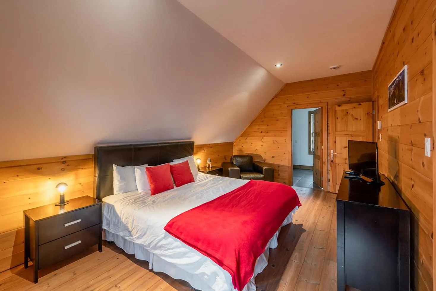 Bedroom, Bed in Tremblant Mountain Chalets