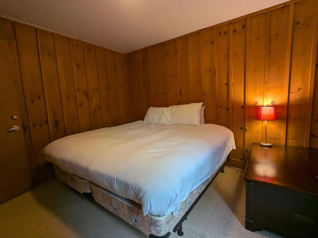 Bedroom, Bed in Tremblant Mountain Chalets