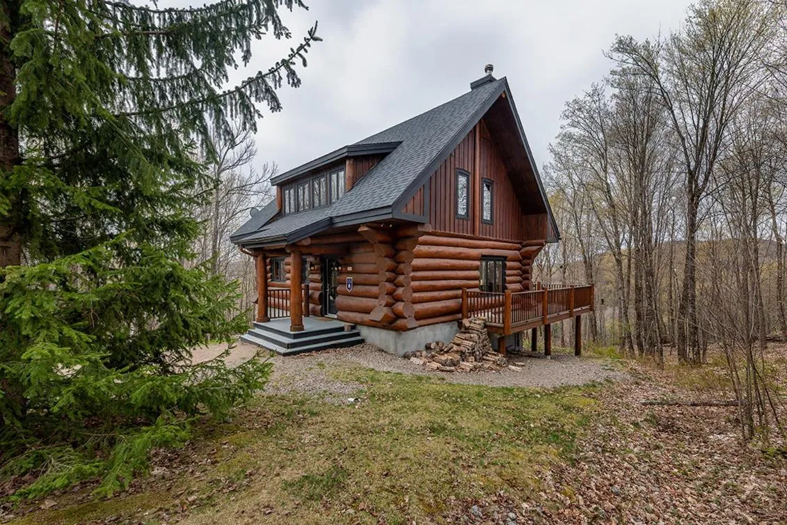 Property building in Tremblant Mountain Chalets