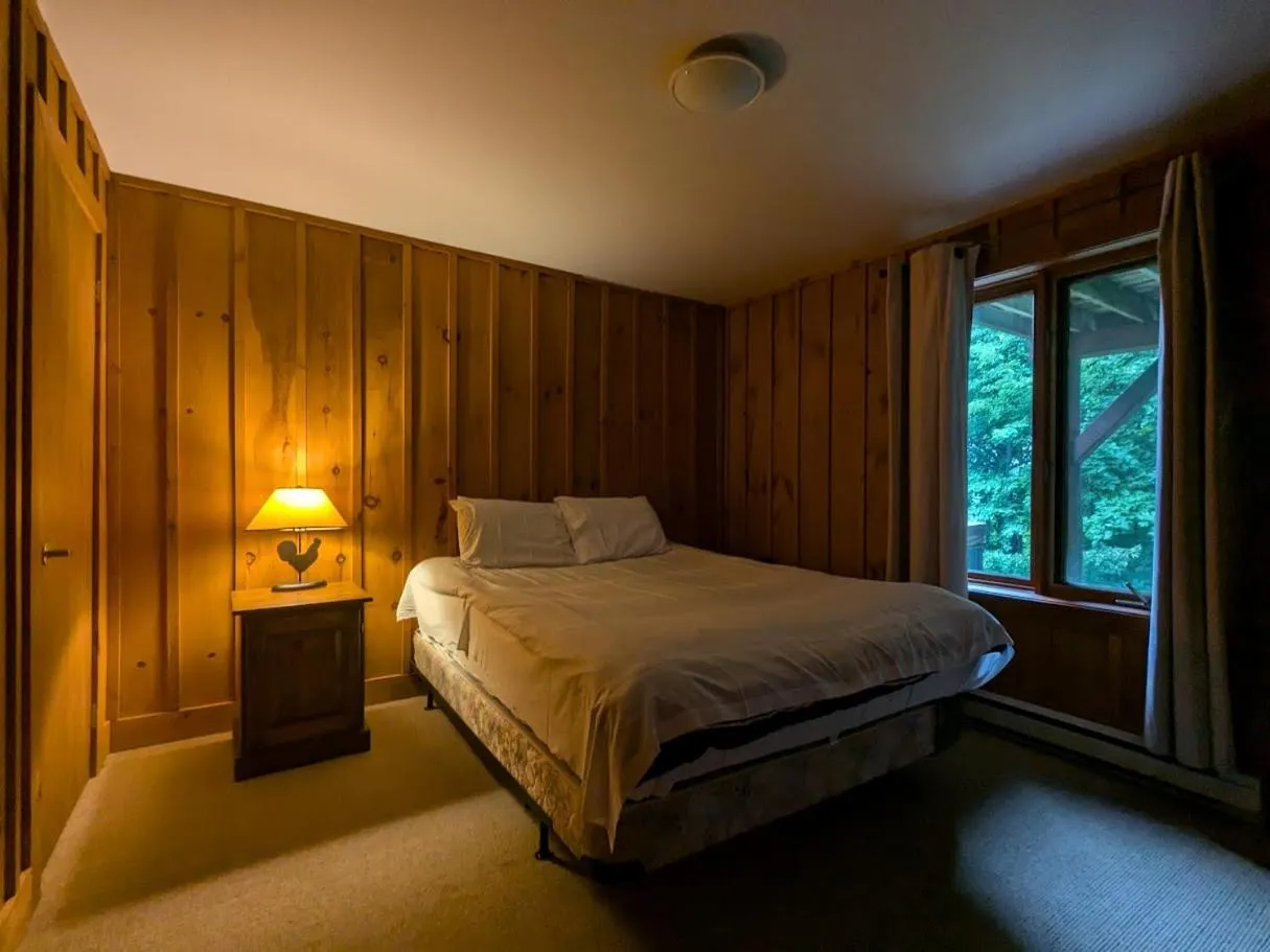 Bedroom, Bed in Tremblant Mountain Chalets