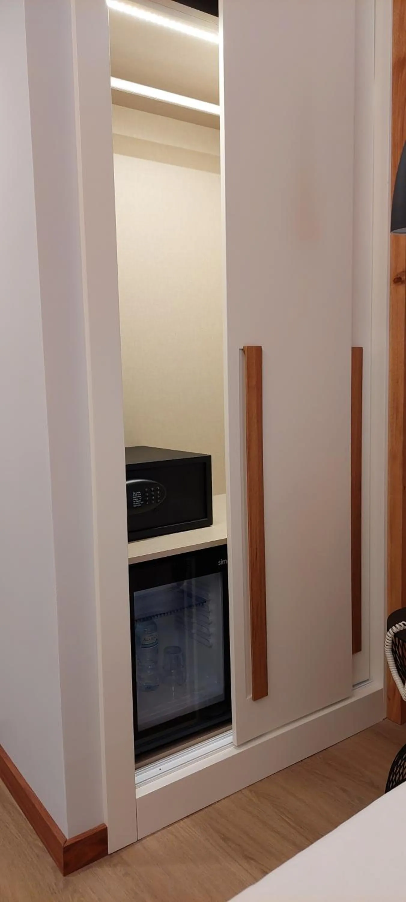 wardrobe in Hotel Amadora Palace