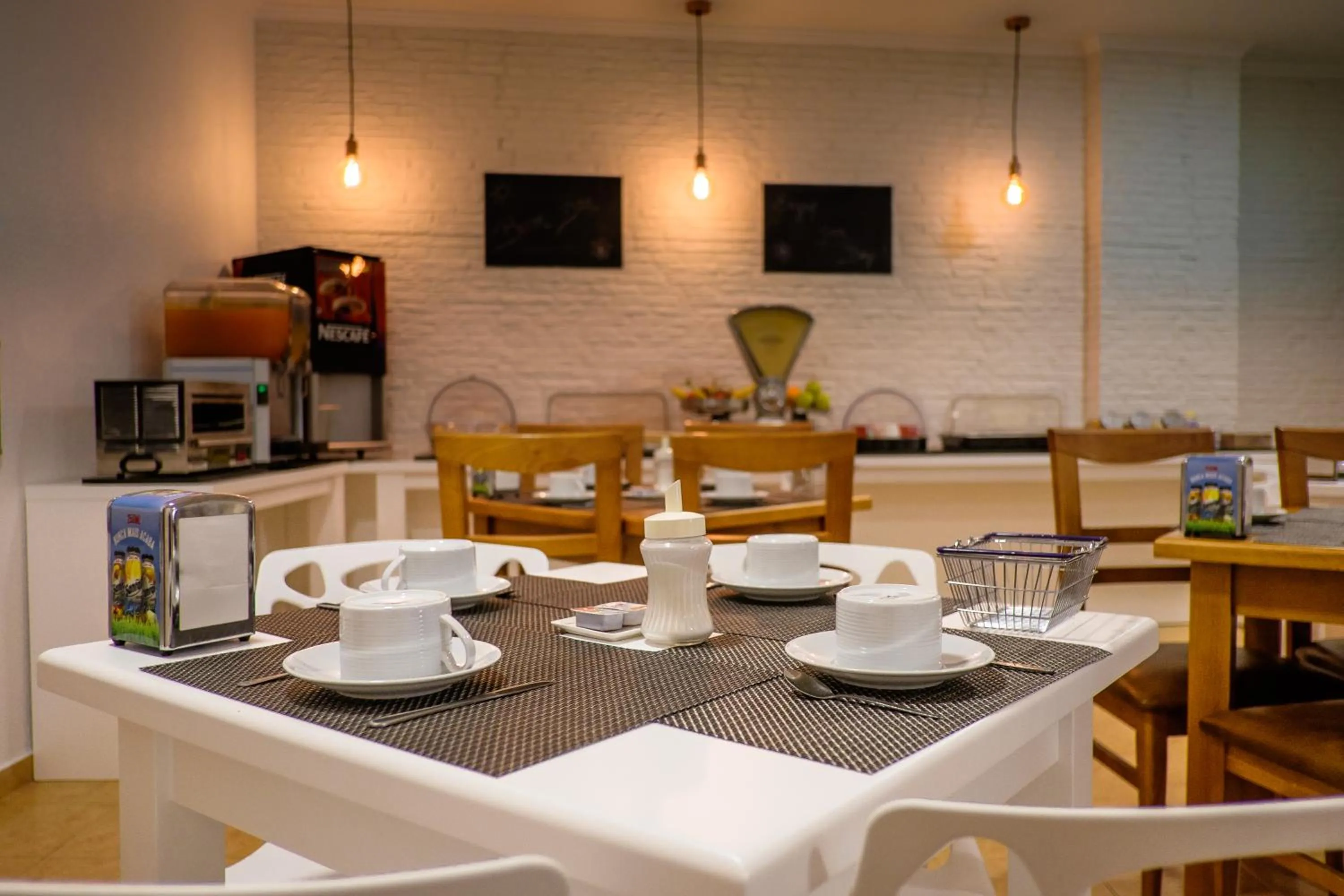 Restaurant/places to eat in Hotel Amadora Palace