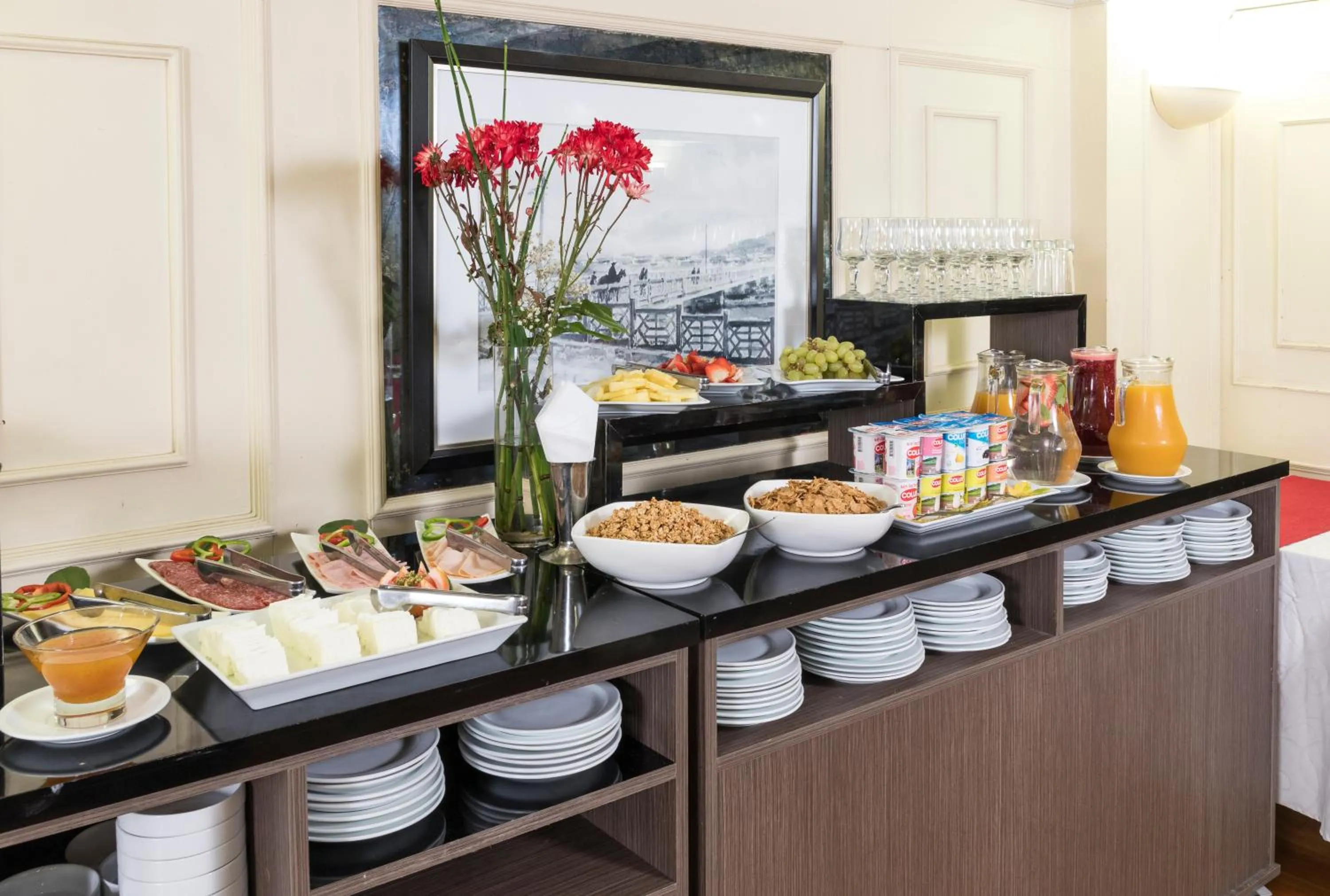 Buffet breakfast in Hotel Frontera Clásico