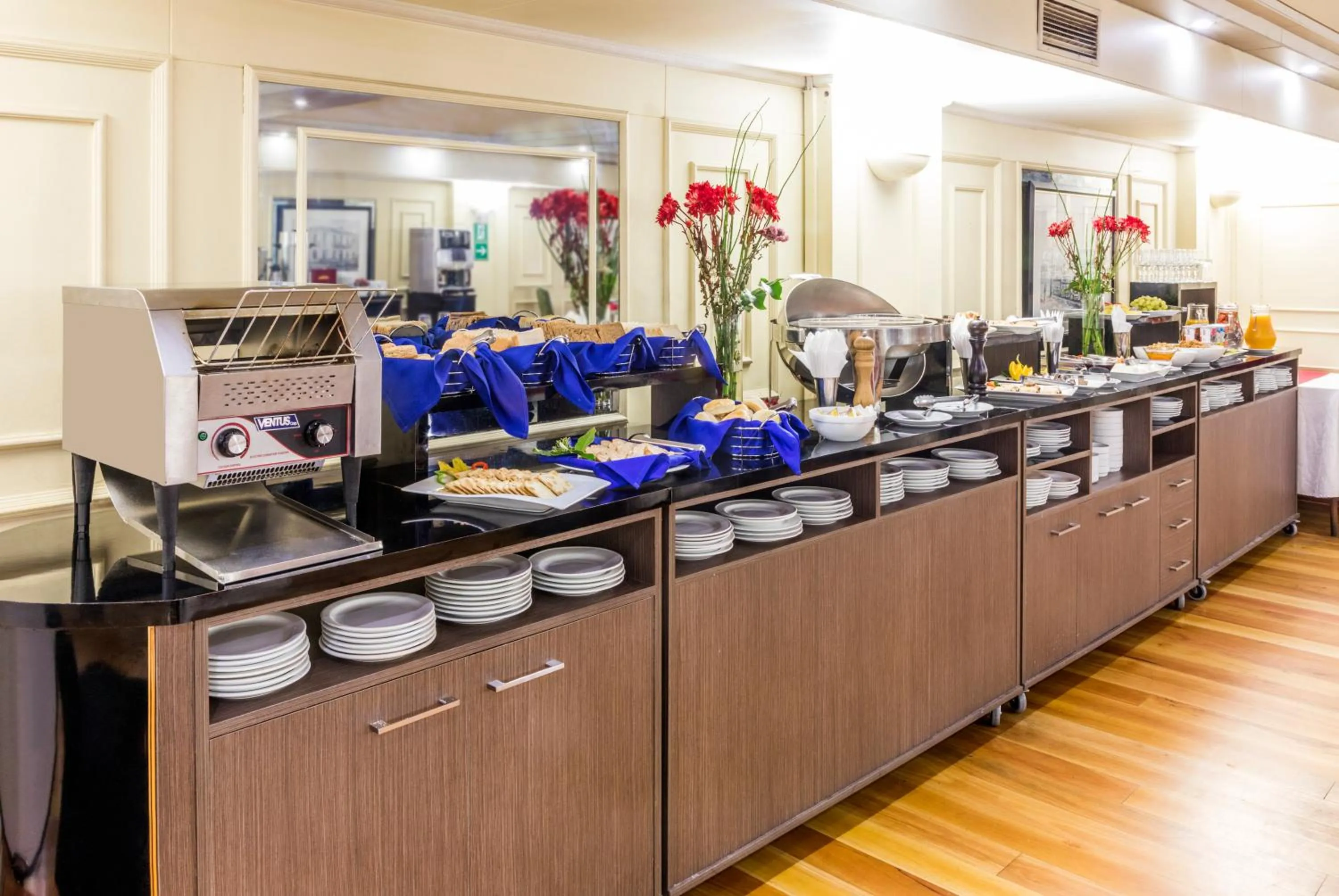 Buffet breakfast in Hotel Frontera Clásico