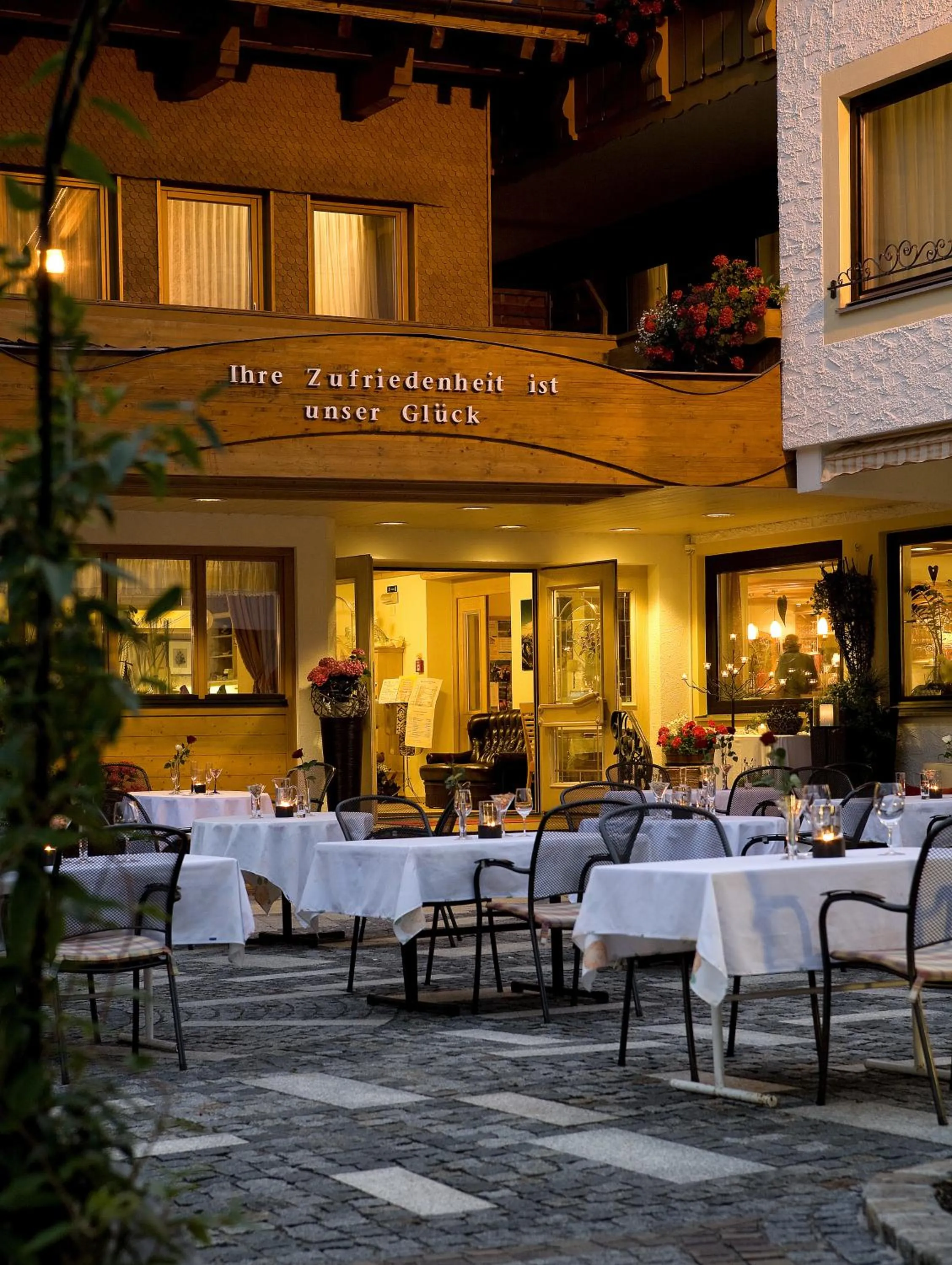 Restaurant/places to eat in Hotel Alpenrose