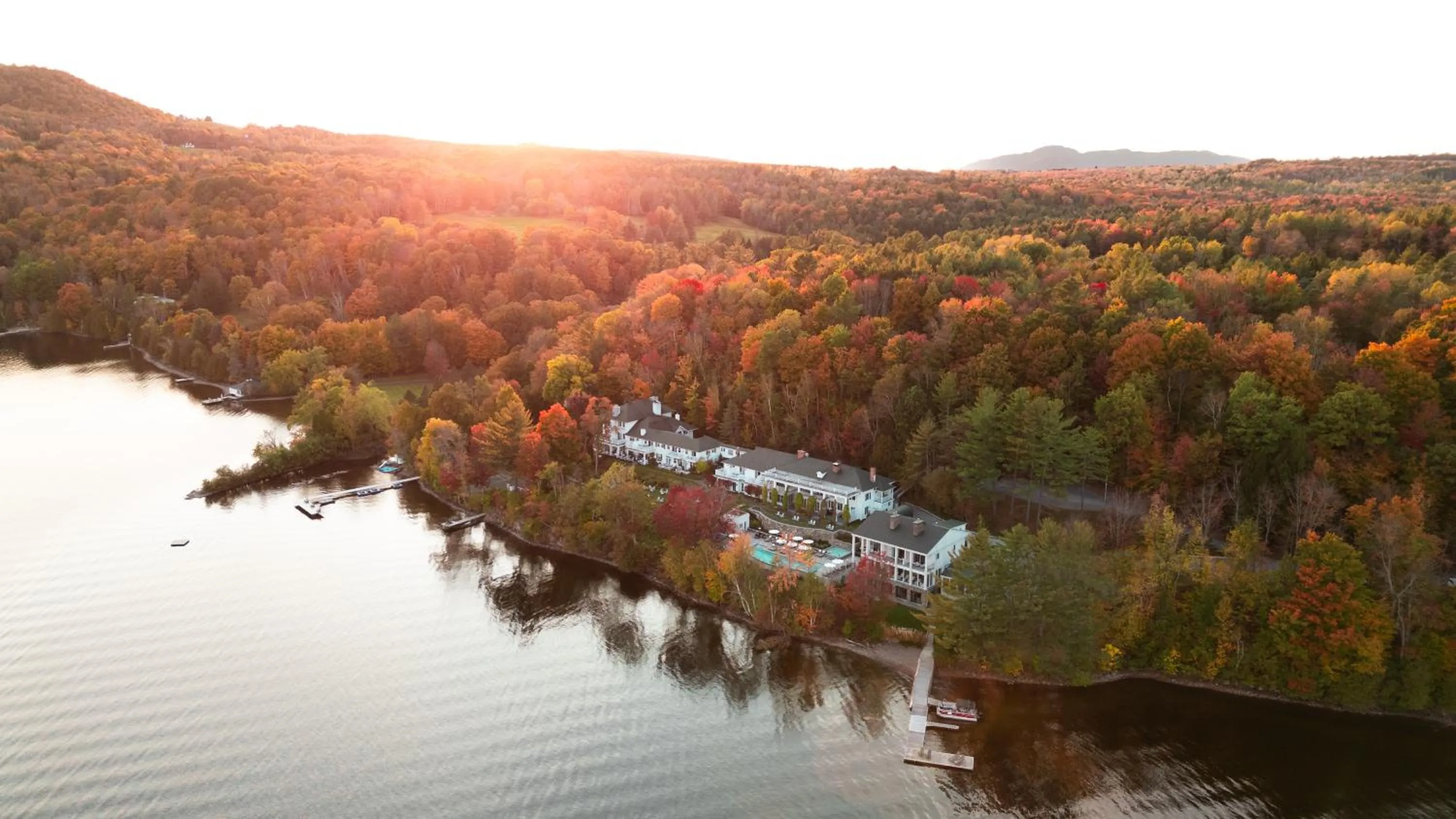 Property building in Manoir Hovey, Relais & Châteaux