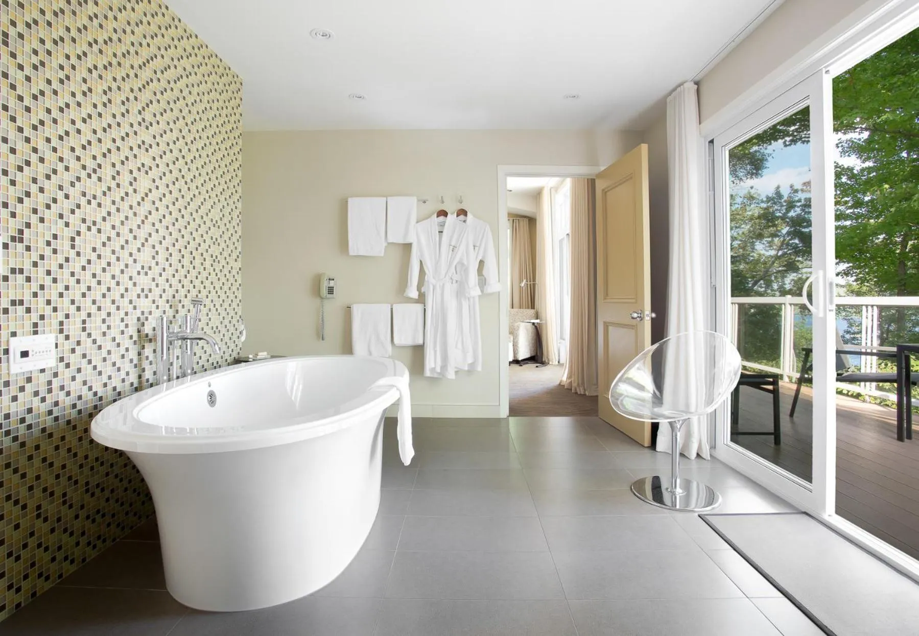 Bathroom in Manoir Hovey, Relais & Châteaux