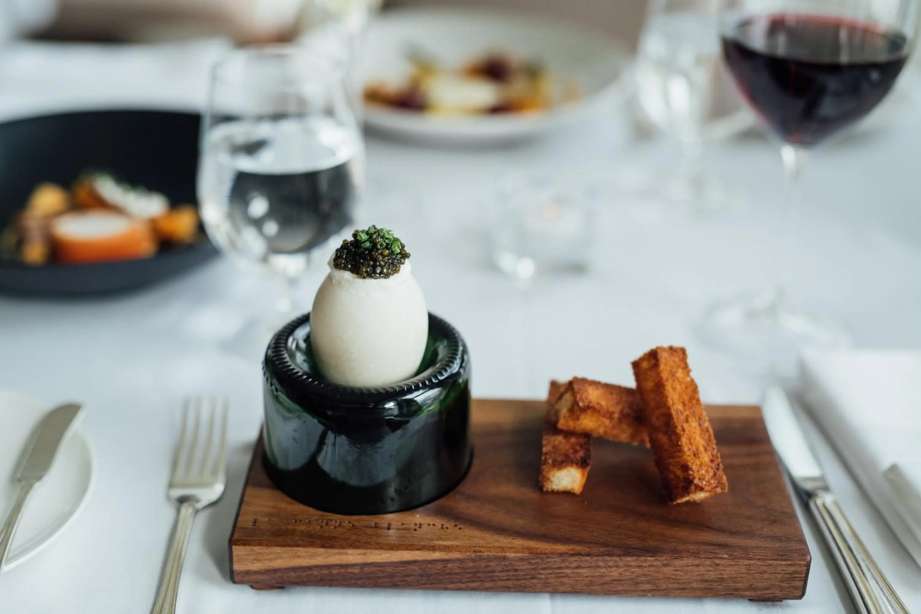 Restaurant/places to eat in Manoir Hovey, Relais & Châteaux