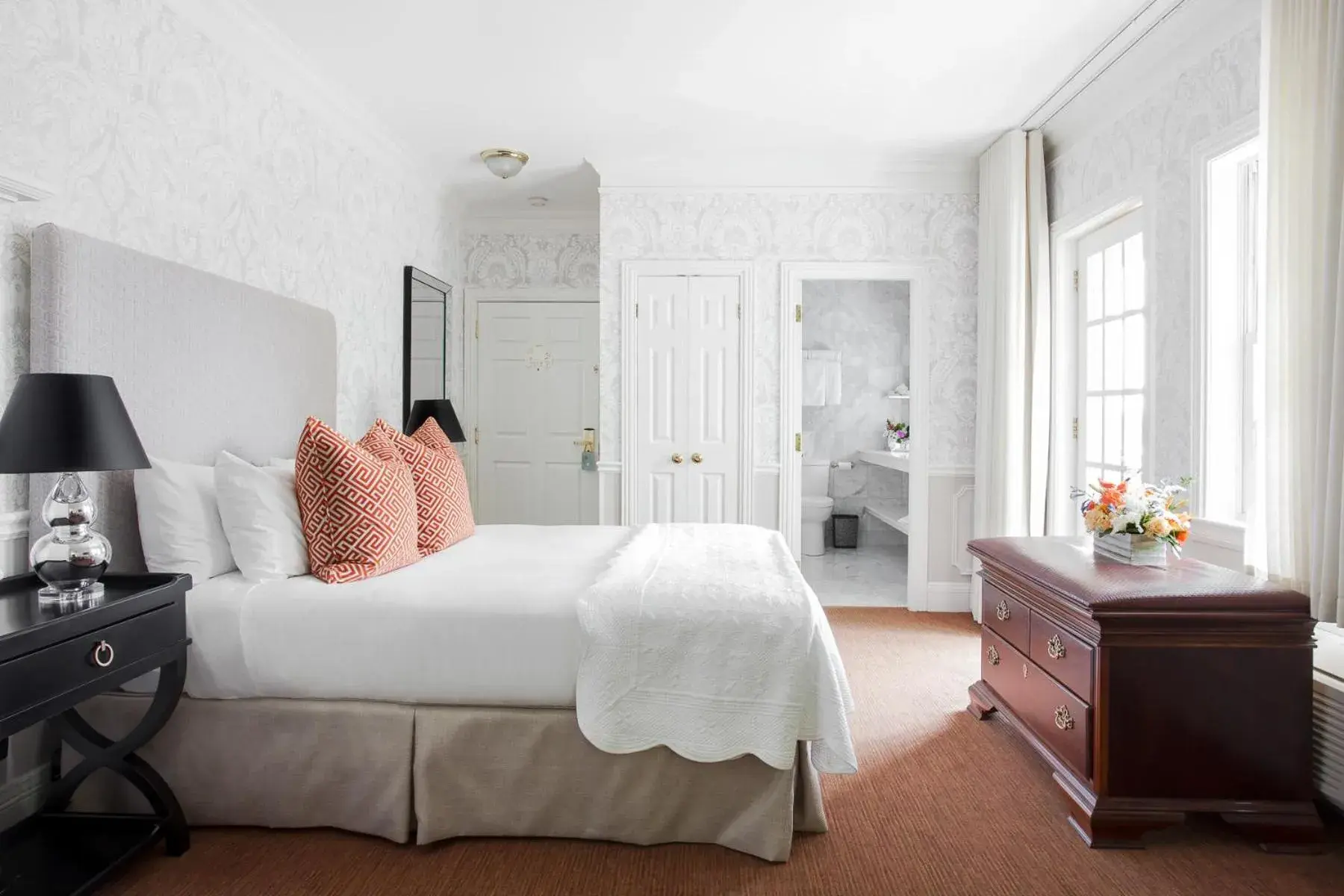 Deluxe Queen Room in Manoir Hovey, Relais & Châteaux Deluxe Queen Room in Manoir Hovey, Relais & Châteaux