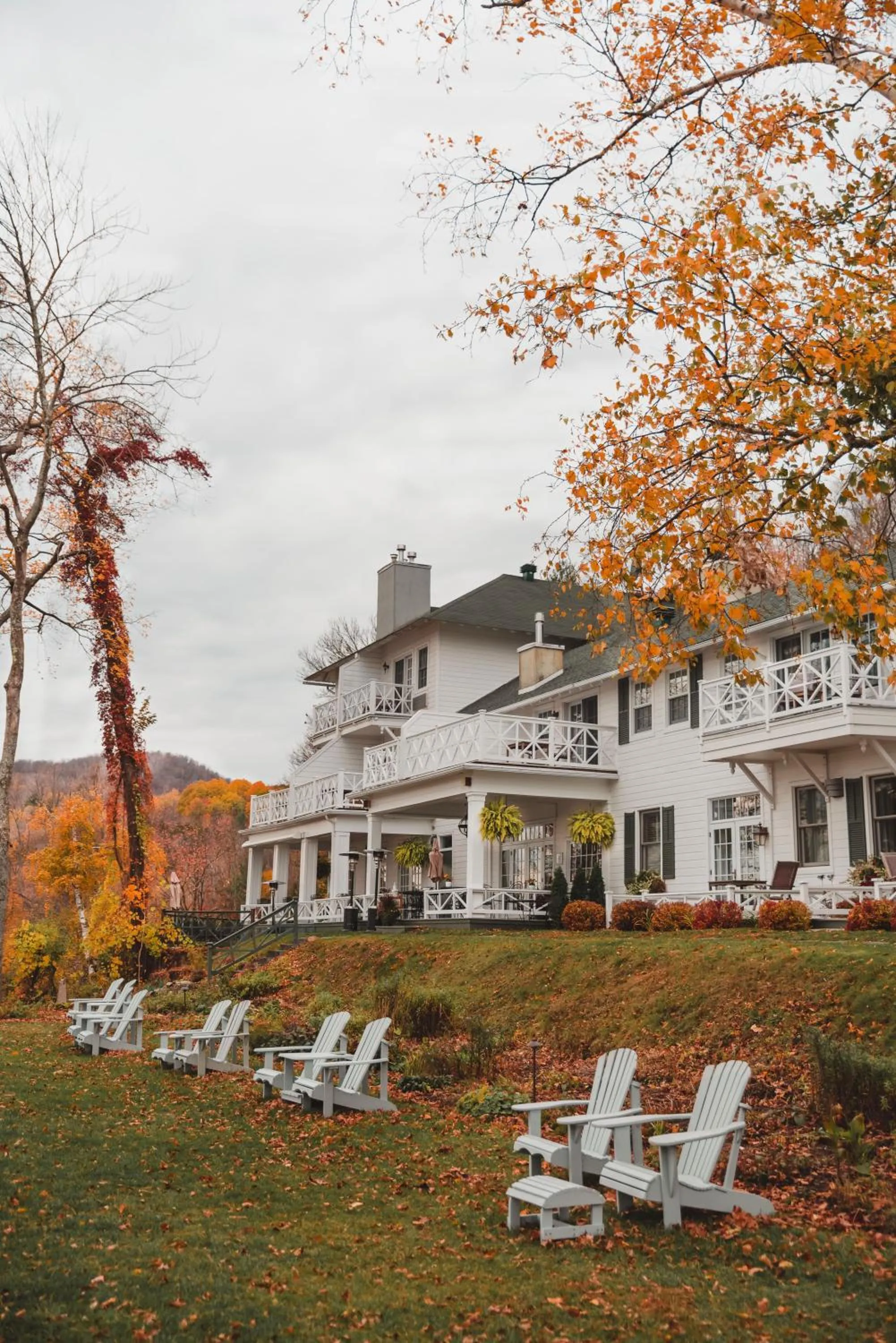 Property building in Manoir Hovey, Relais & Châteaux