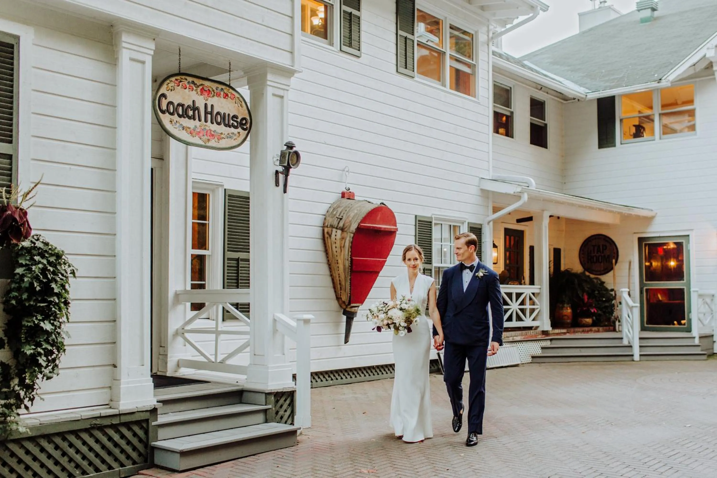 Property building in Manoir Hovey, Relais & Châteaux