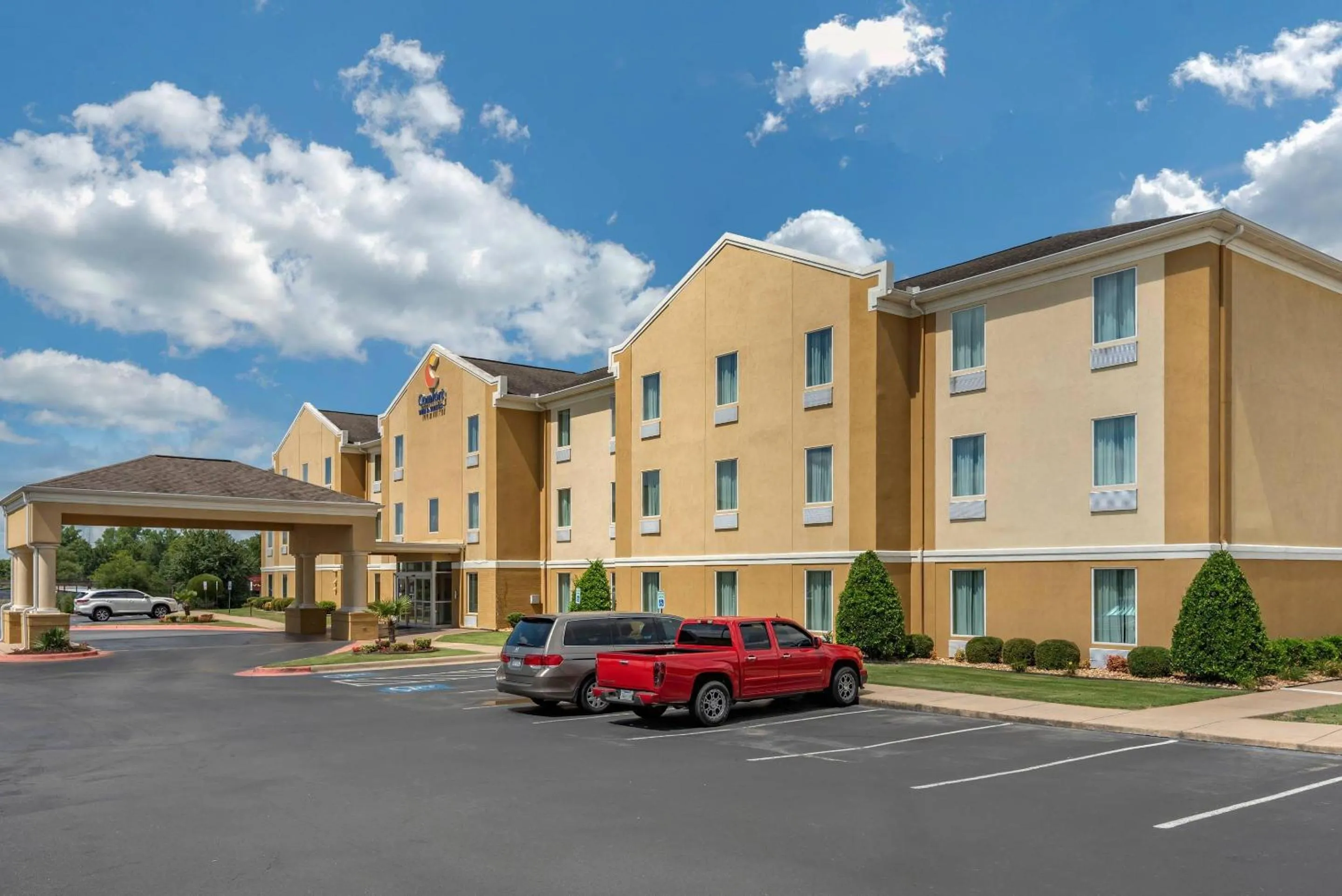 Property building in Comfort Inn & Suites Bryant - Benton