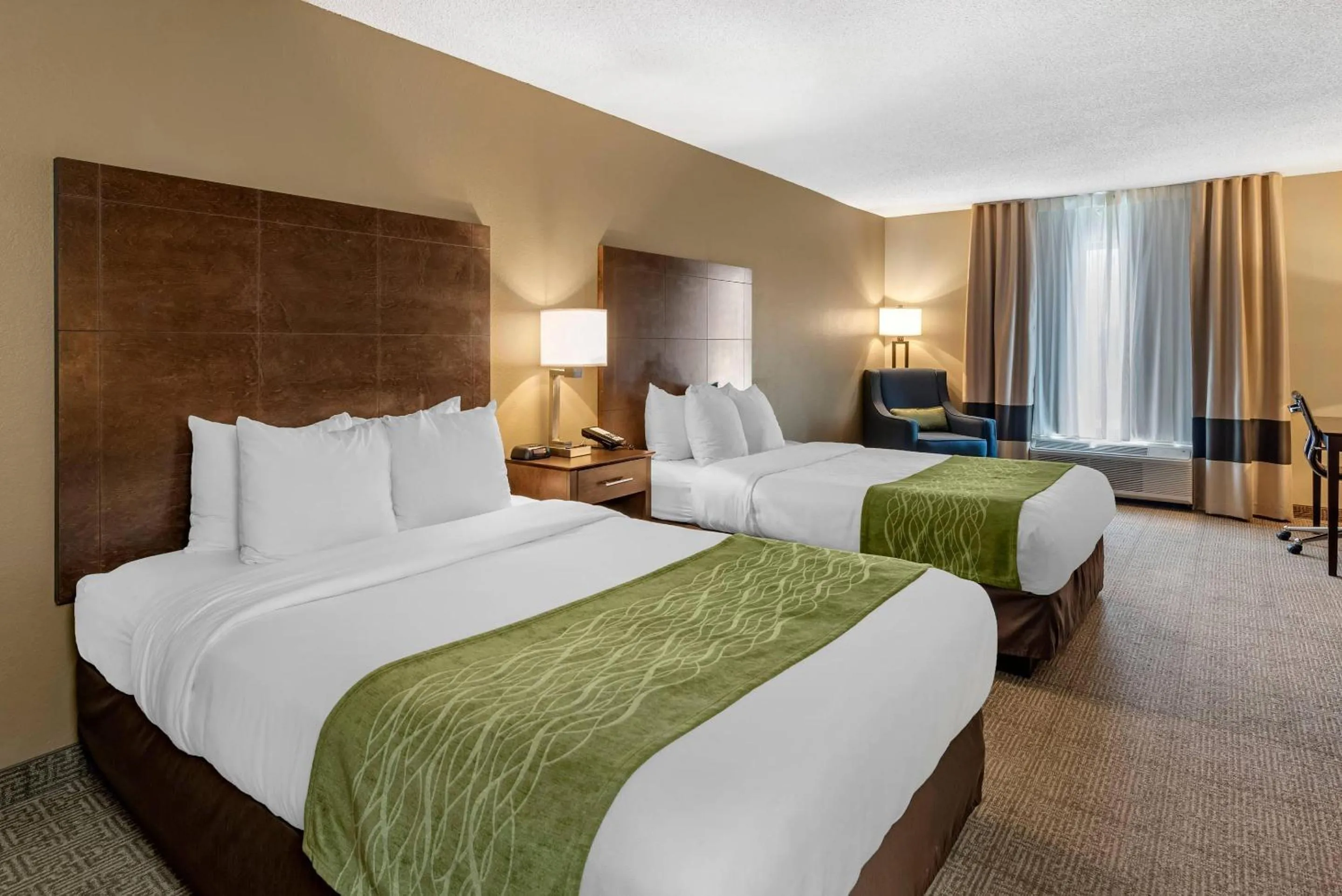 Bedroom, Bed in Comfort Inn & Suites Bryant - Benton