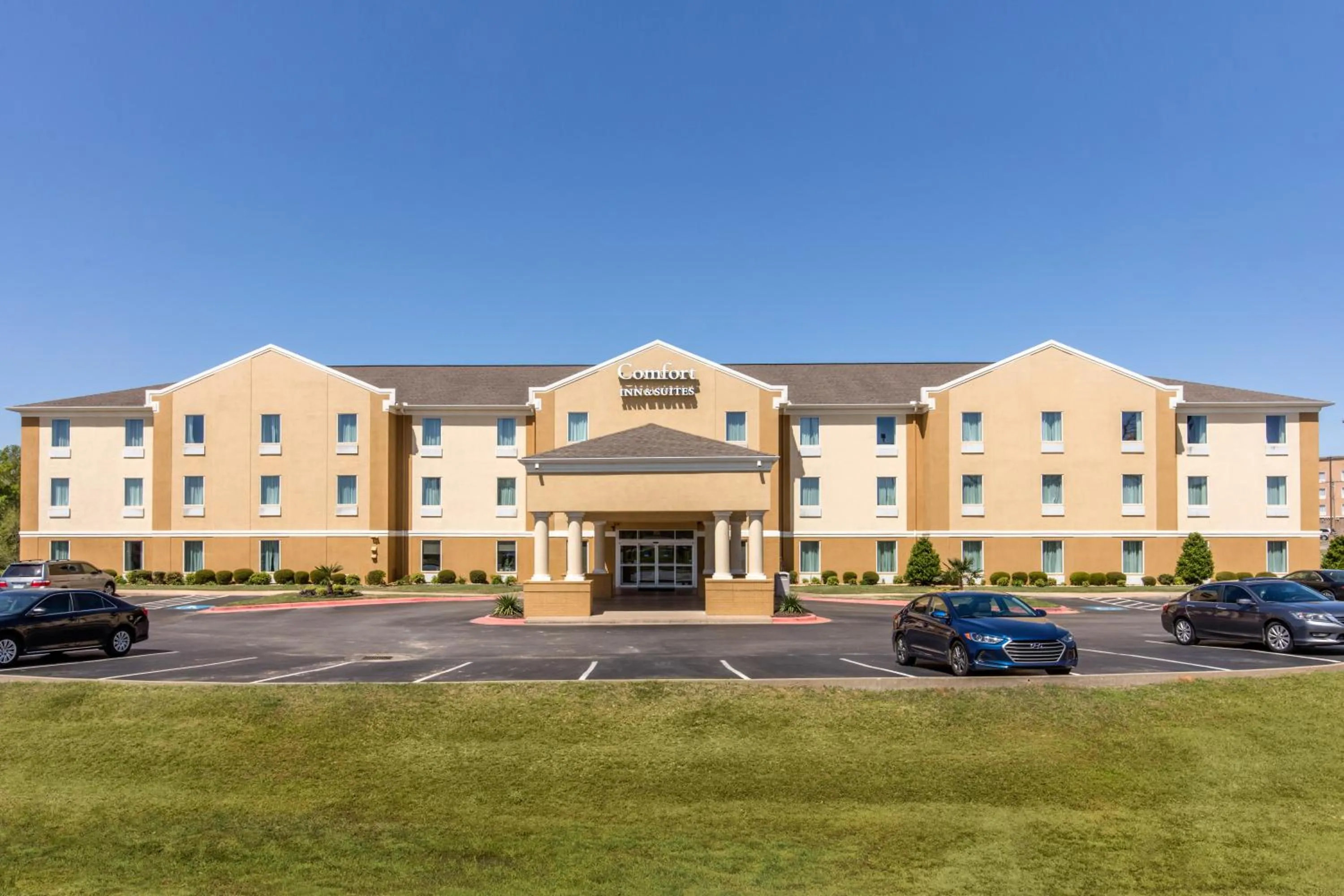 Facade/entrance in Comfort Inn & Suites Bryant - Benton