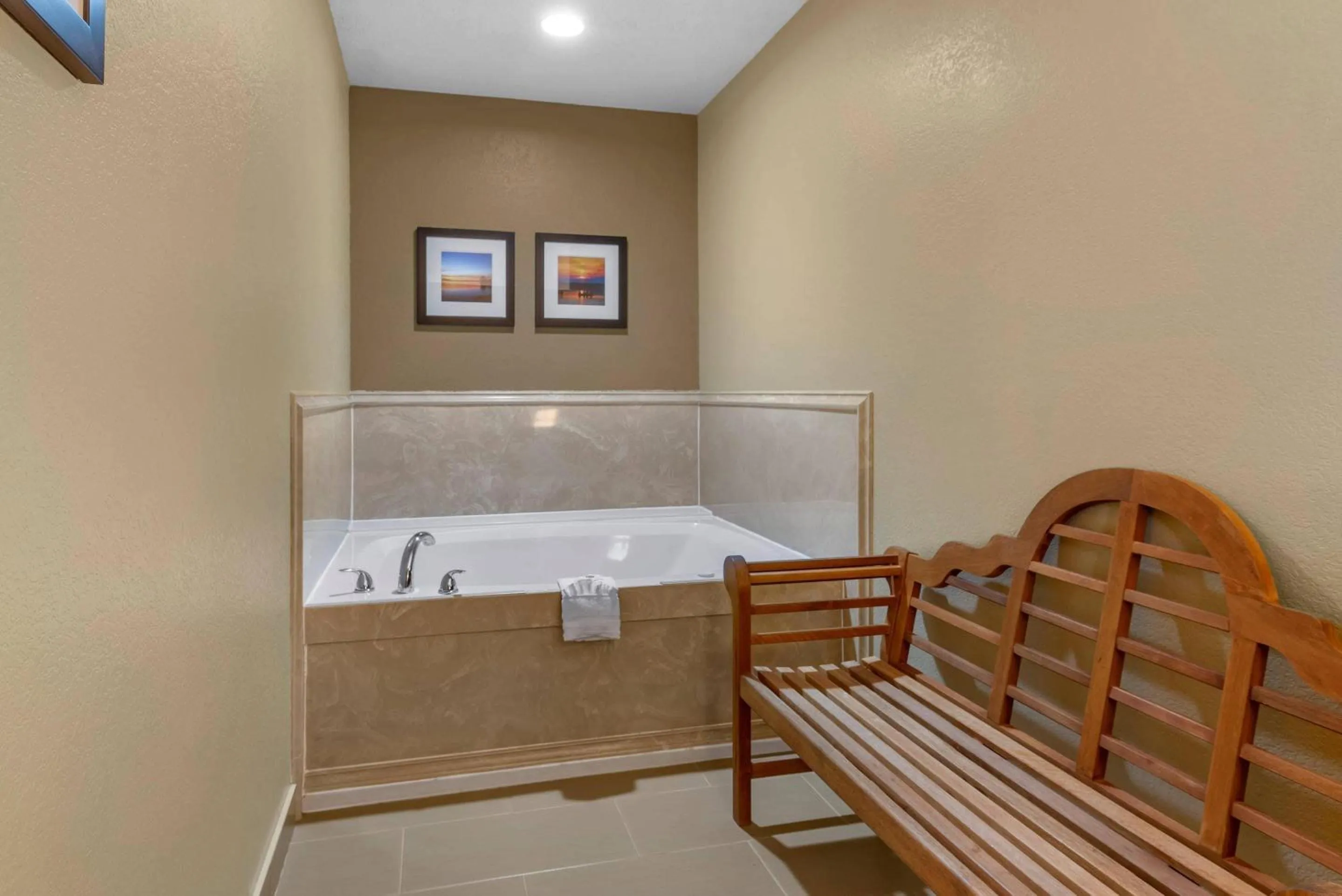 Bedroom in Comfort Inn & Suites Bryant - Benton