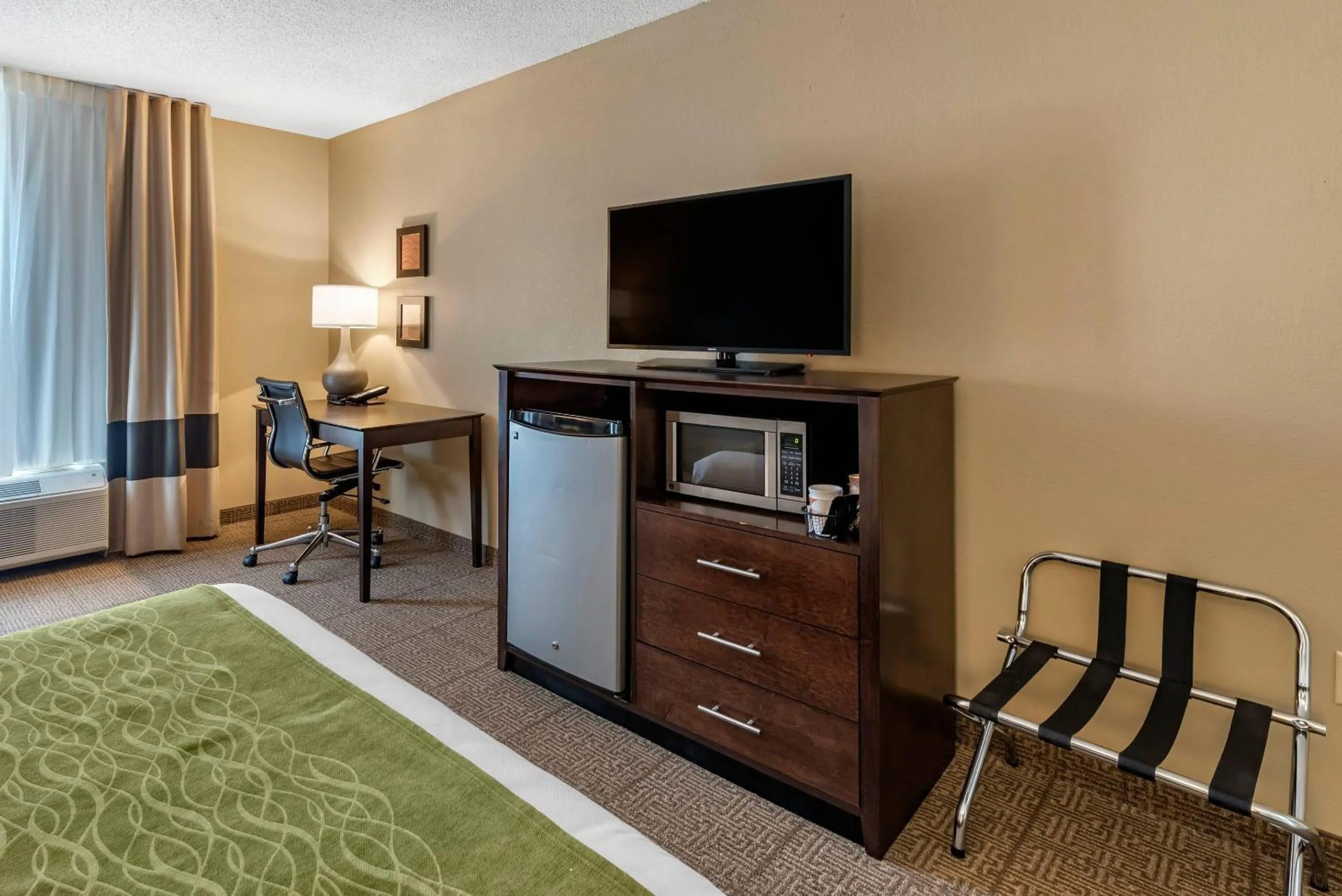 Bedroom, Bed in Comfort Inn & Suites Bryant - Benton