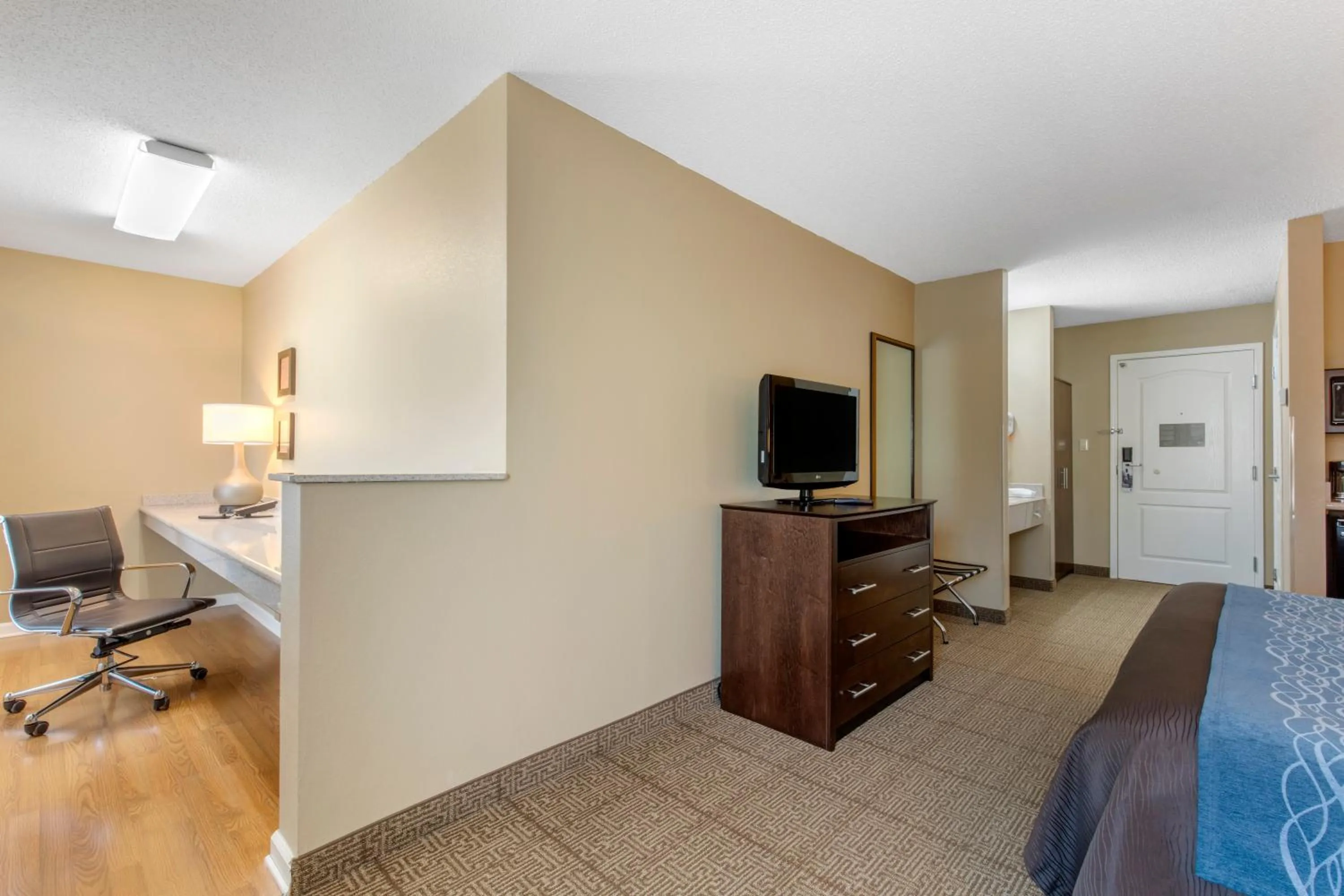 Bed in Comfort Inn & Suites Bryant - Benton