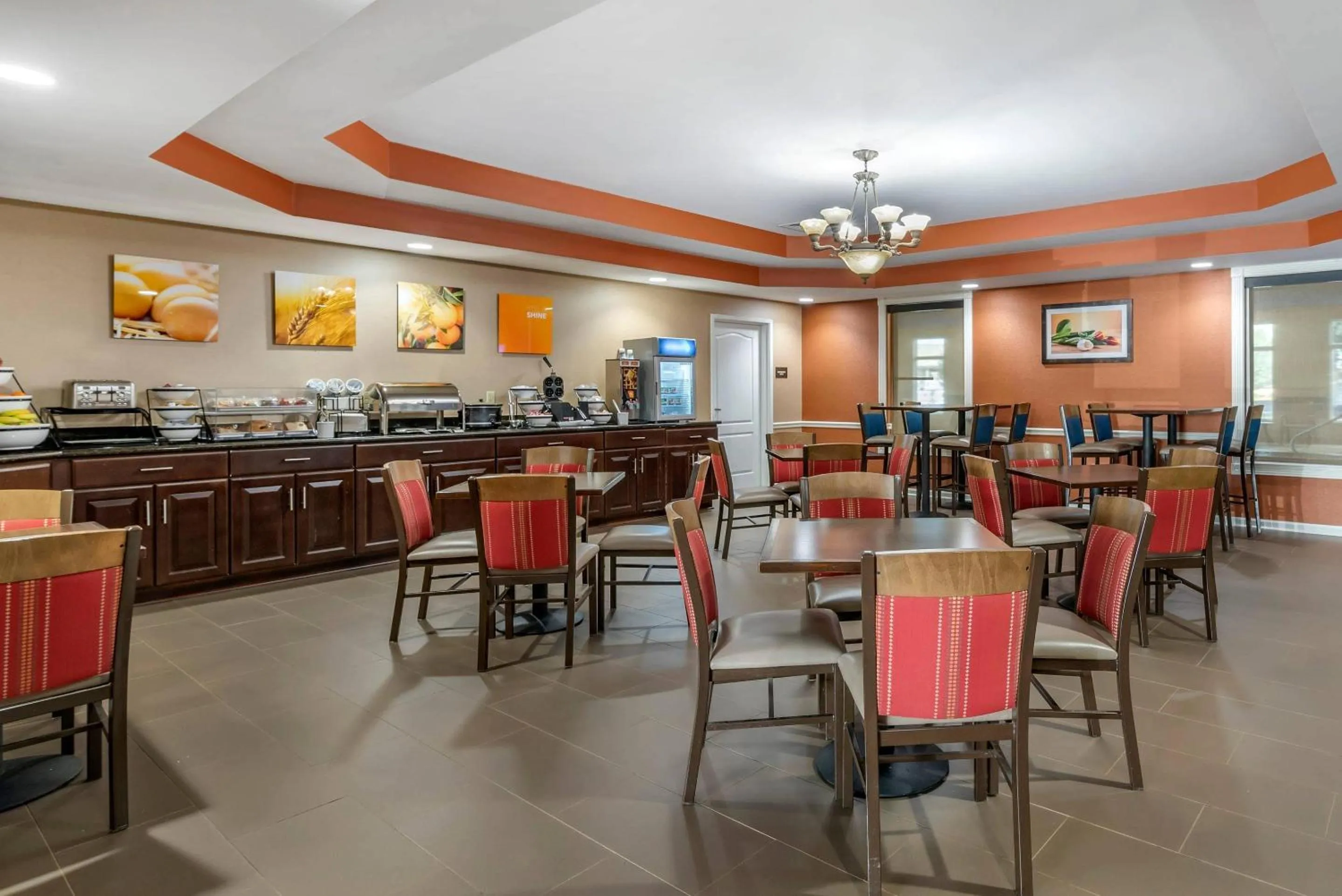 Breakfast in Comfort Inn & Suites Bryant - Benton