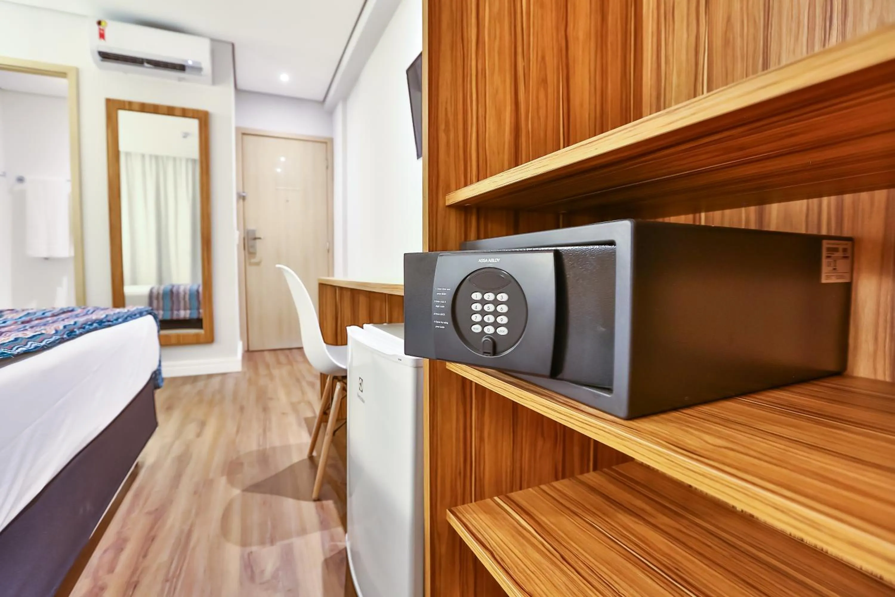 safe, Bed in Maringá Airport Hotel