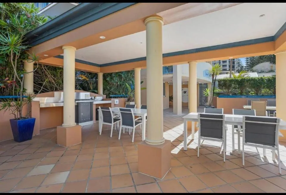 Inner courtyard view in San Mateo On Broadbeach