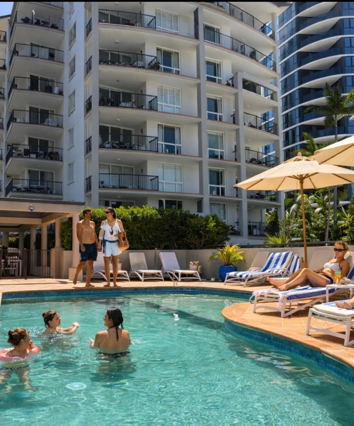 Property building in San Mateo On Broadbeach