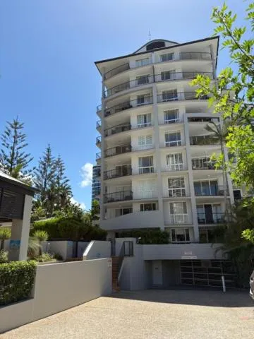 Property building in San Mateo On Broadbeach