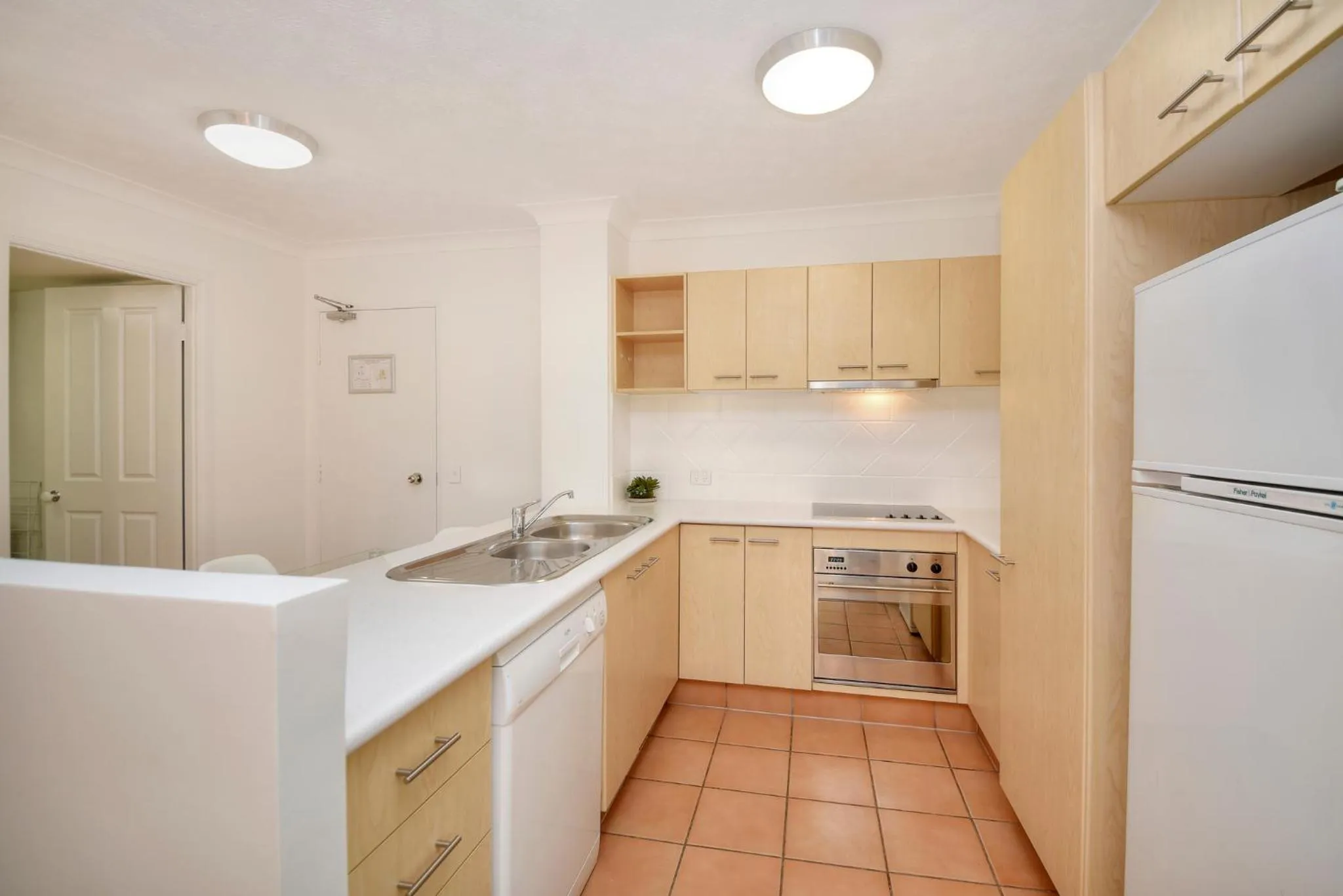 Kitchen or kitchenette in San Mateo On Broadbeach