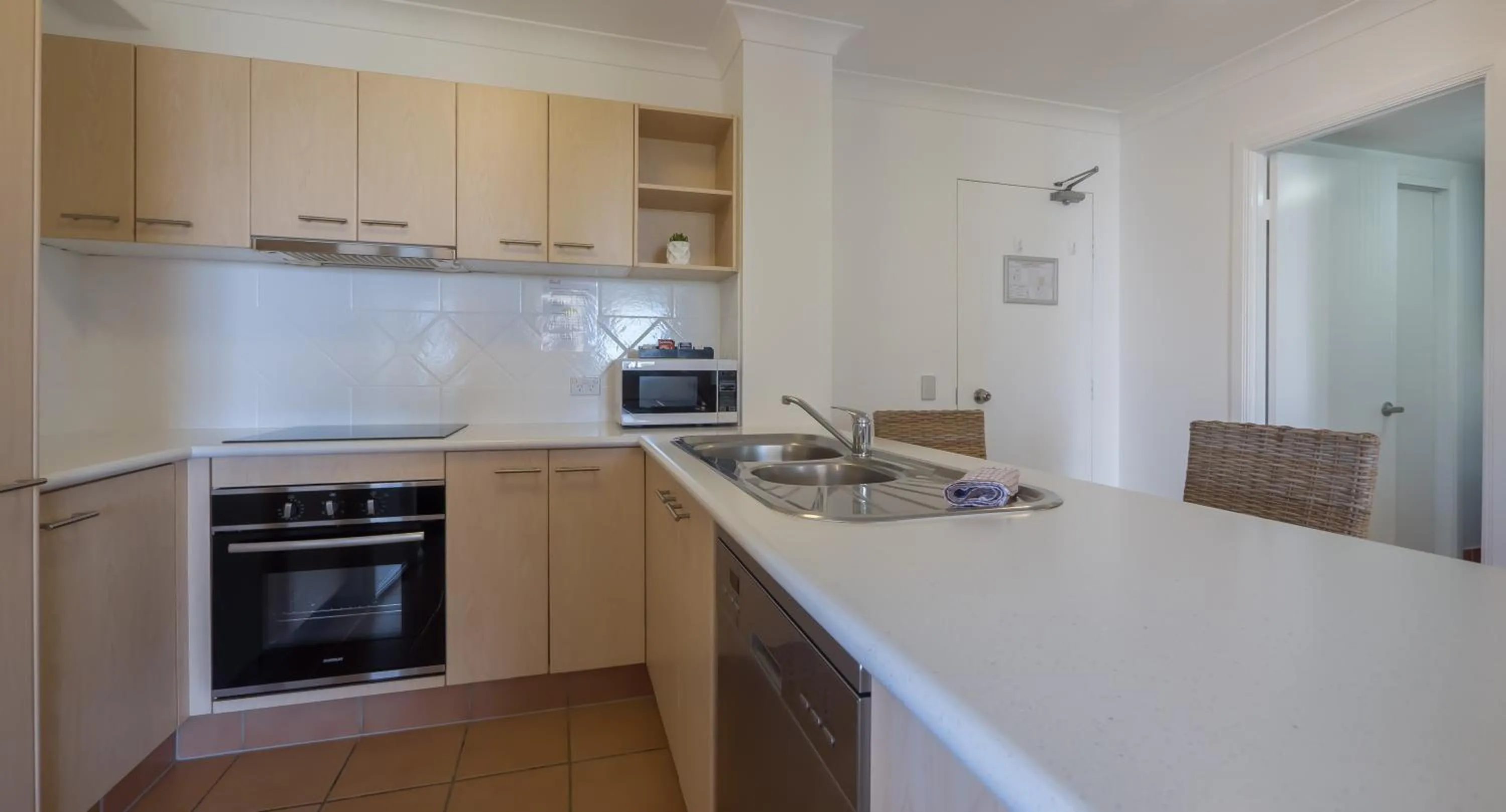 Kitchen or kitchenette in San Mateo On Broadbeach