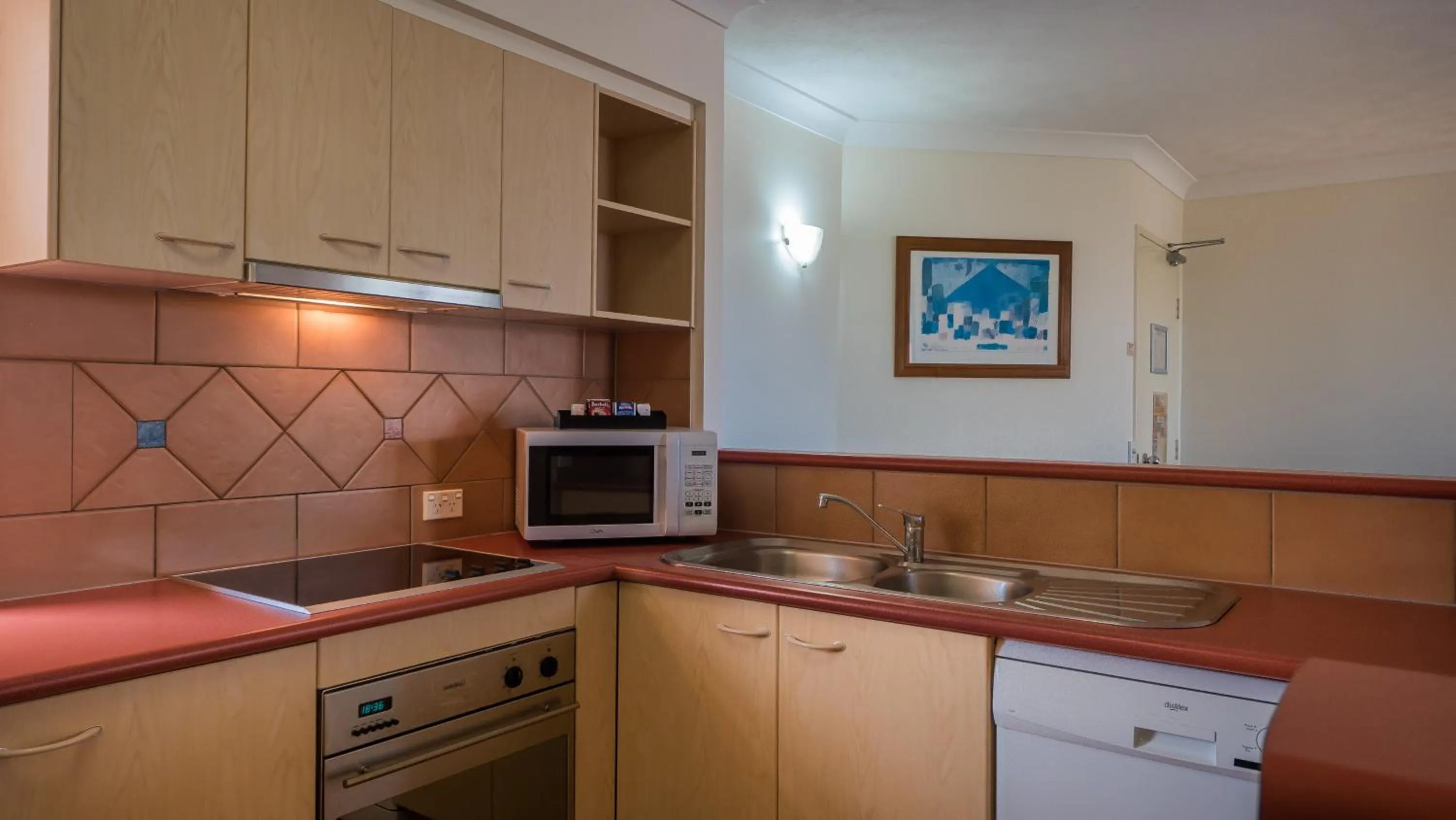 Kitchen or kitchenette in San Mateo On Broadbeach