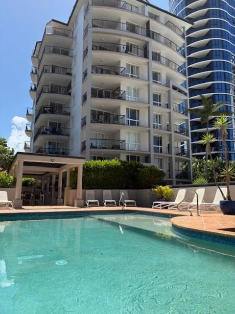 Property building in San Mateo On Broadbeach