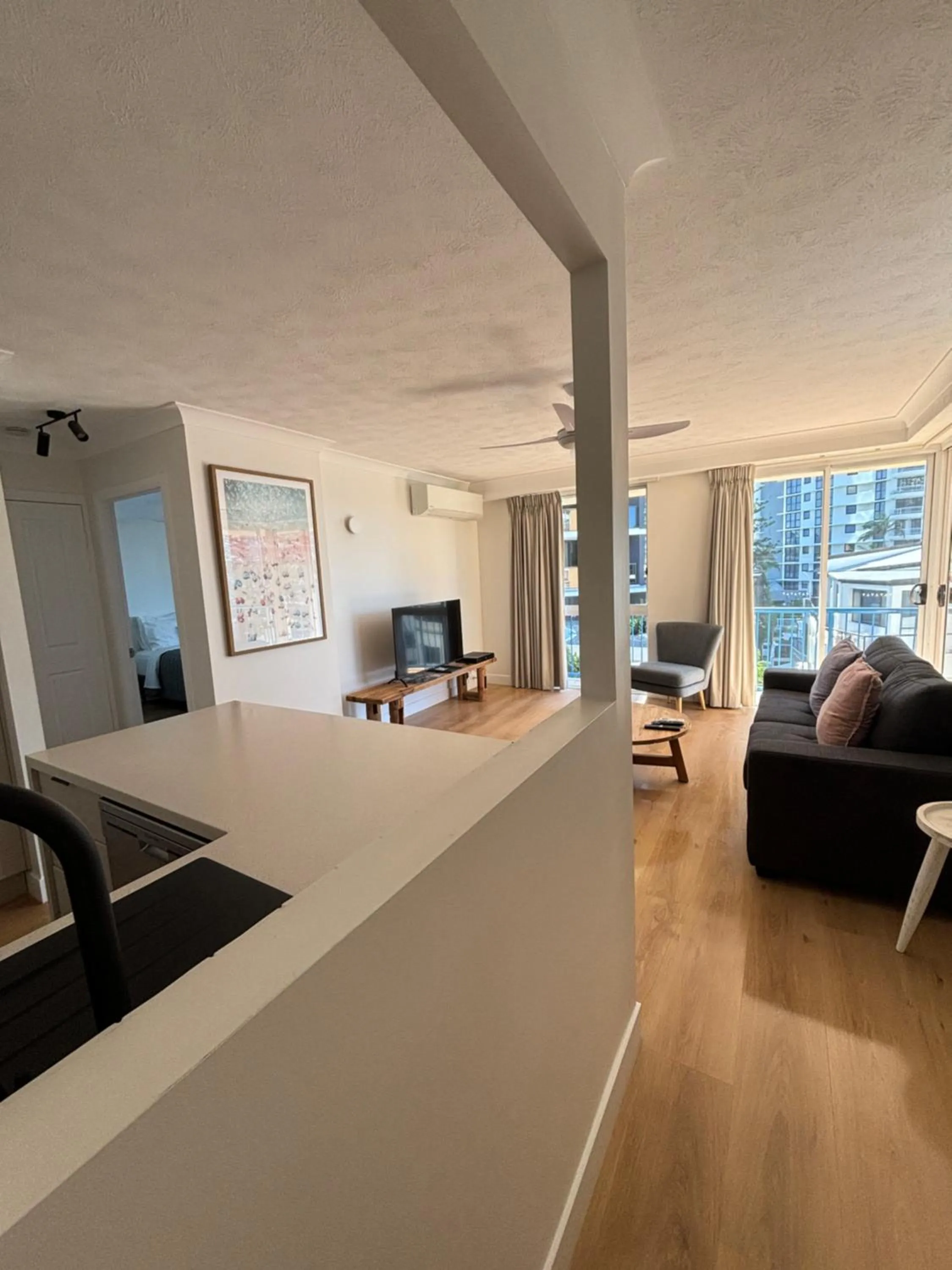 Bed in San Mateo On Broadbeach