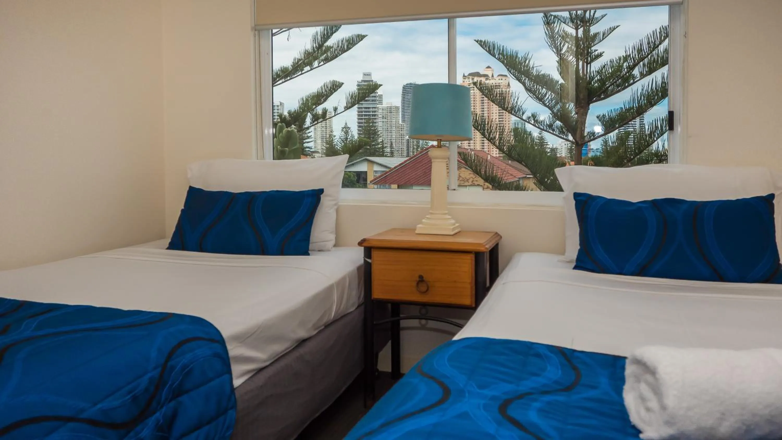 Bed in San Mateo On Broadbeach