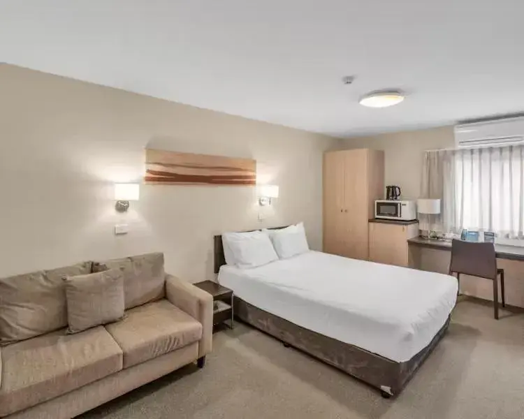 Standard Queen Room in Tall Trees Ainslie Motel Standard Queen Room in Tall Trees Ainslie Motel