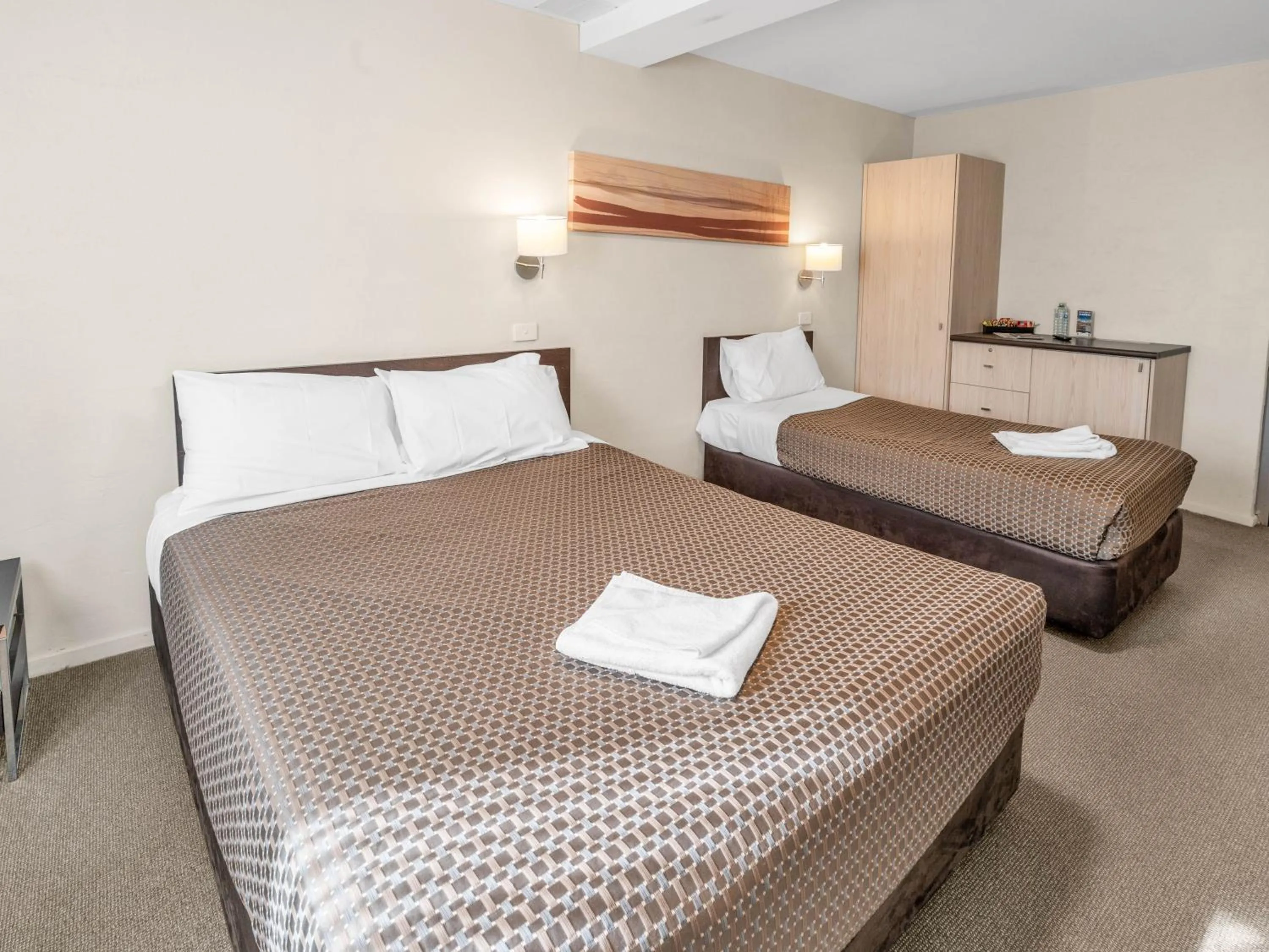 Bedroom, Bed in Tall Trees Ainslie Motel