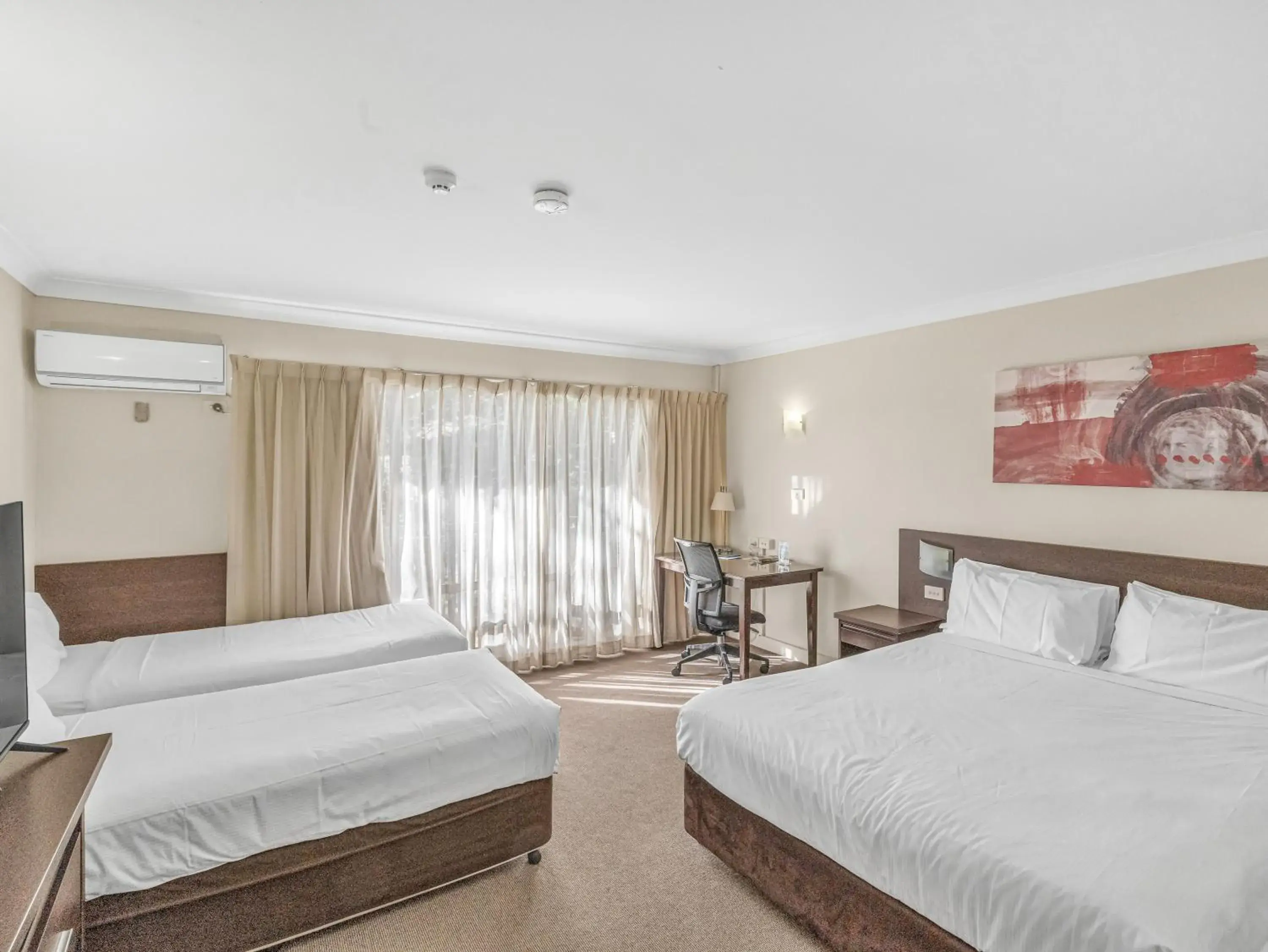 Standard Family Room in Tall Trees Ainslie Motel Standard Family Room in Tall Trees Ainslie Motel