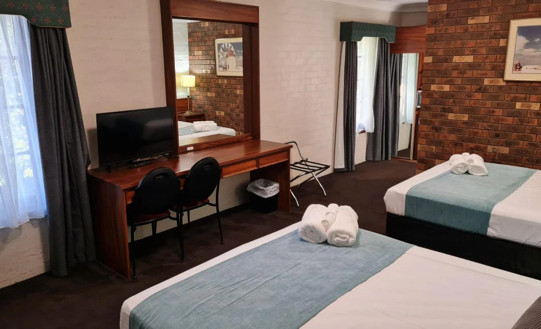 Photo of the whole room, Bed in Seaton Arms Motor Inn