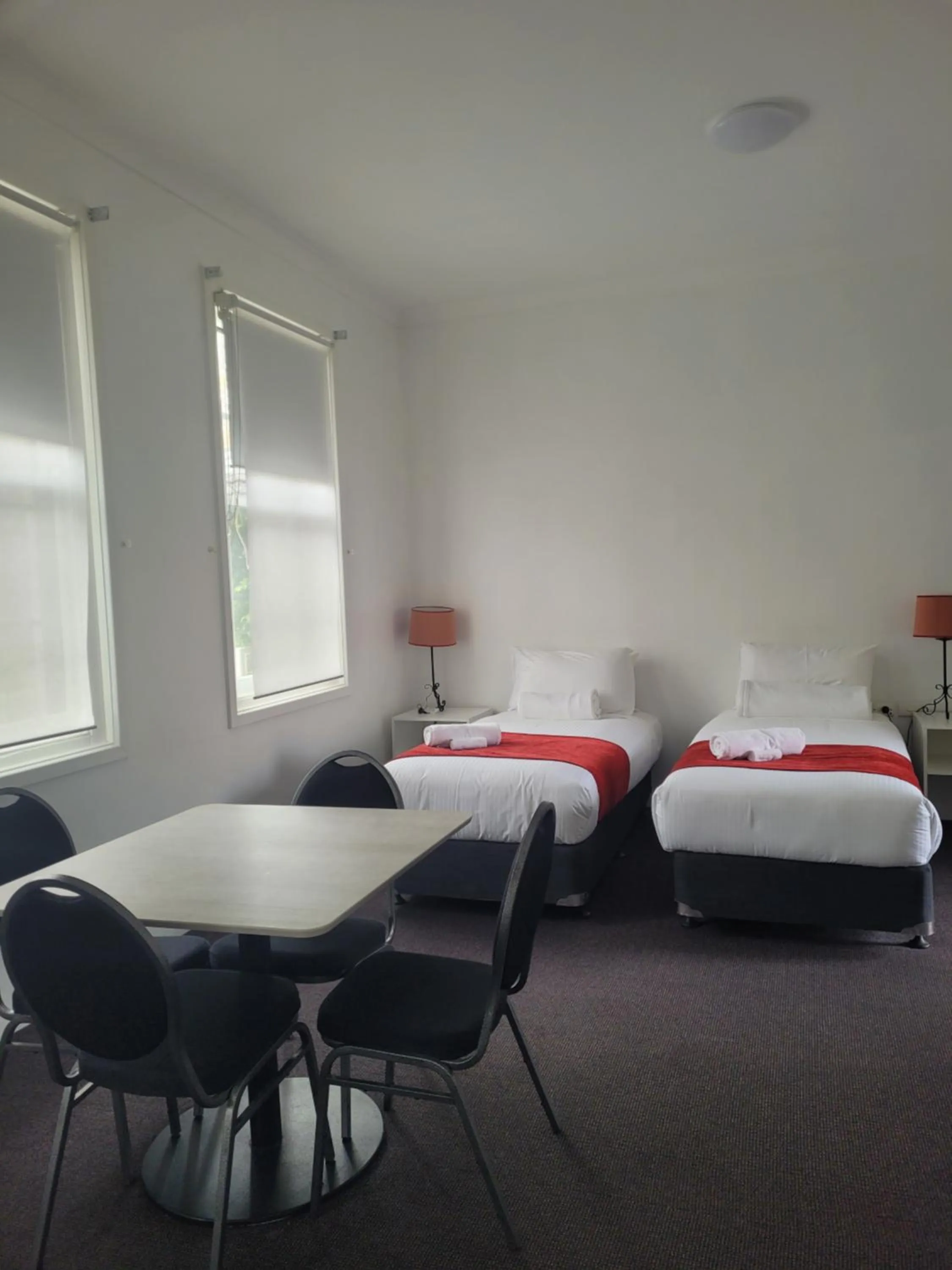 Bed in Seaton Arms Motor Inn